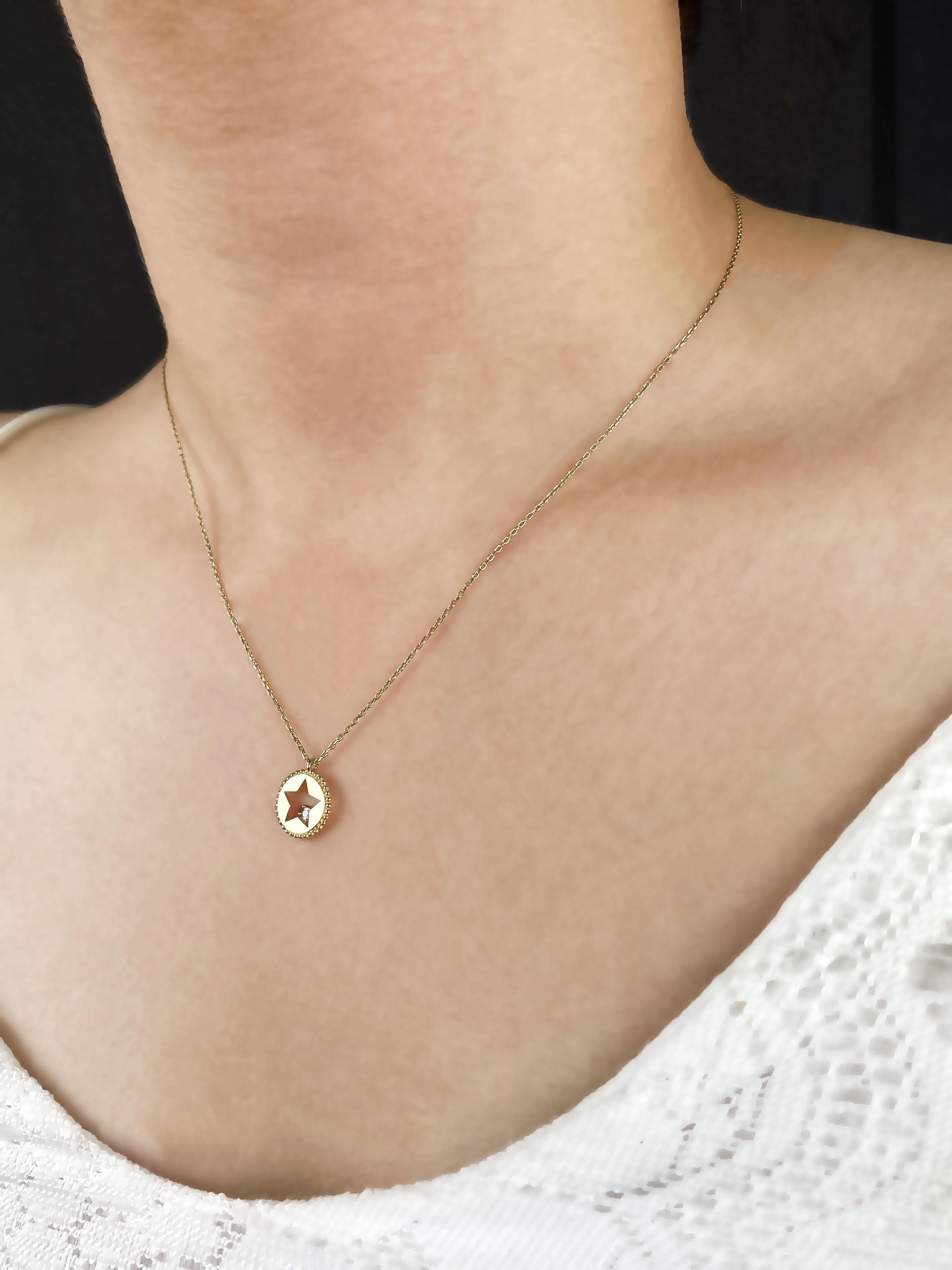 Yıldız Desen Figürlü Kolye