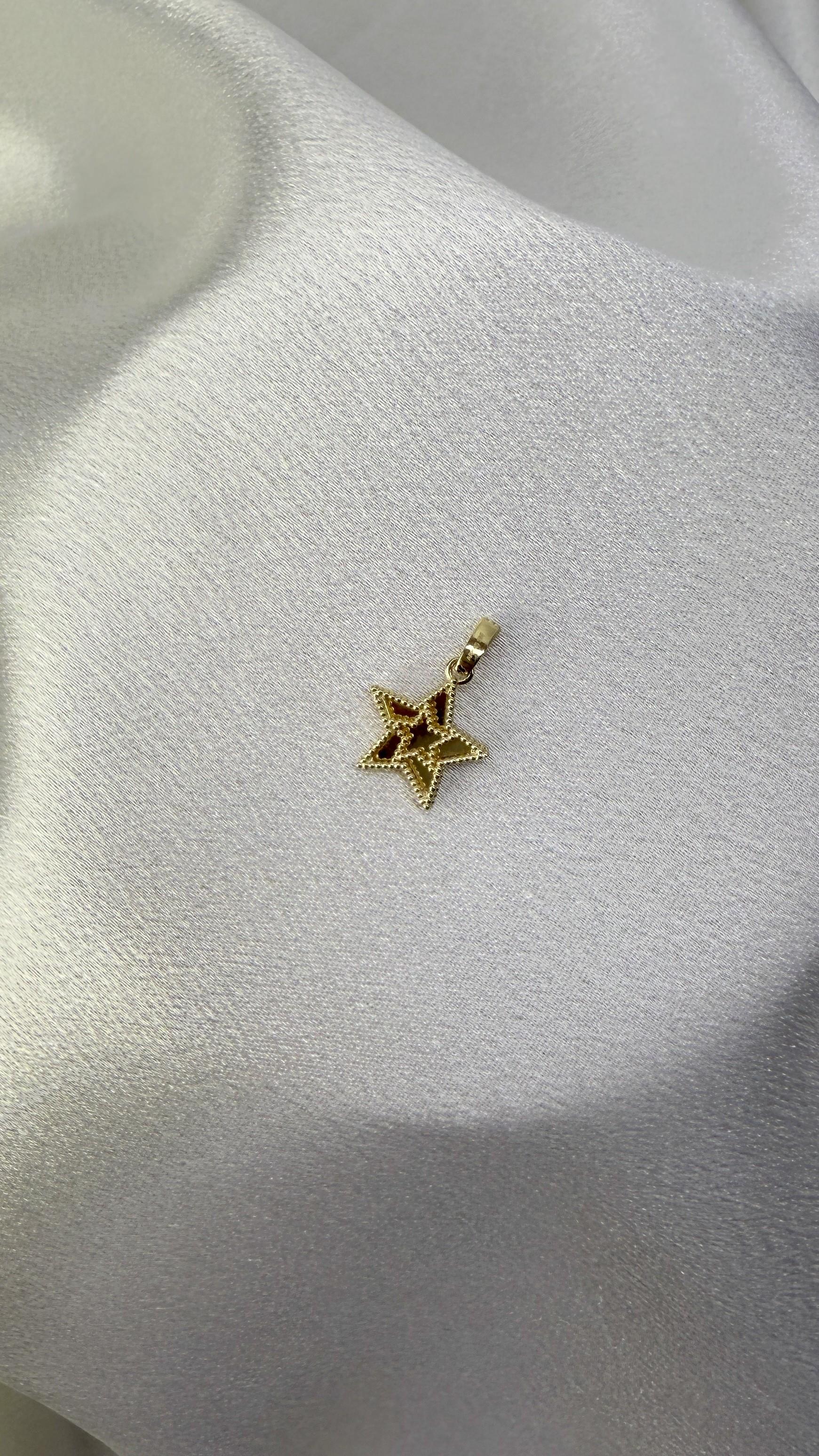 Yıldız Figürlü Parlak Altın Kolye Ucu