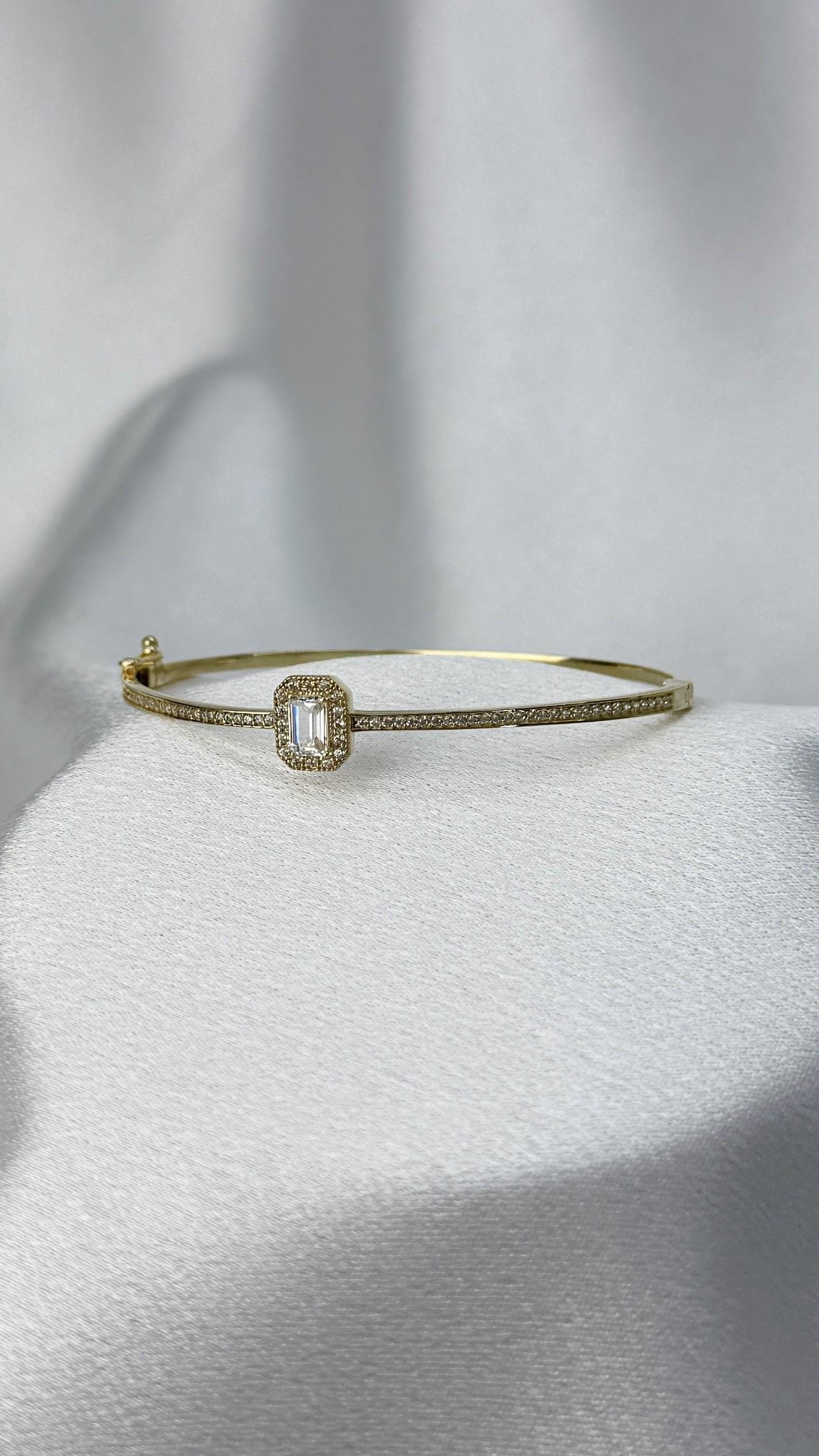 Zirkon Taşlı Baget Figürlü Altın Kelepçe Bilezik