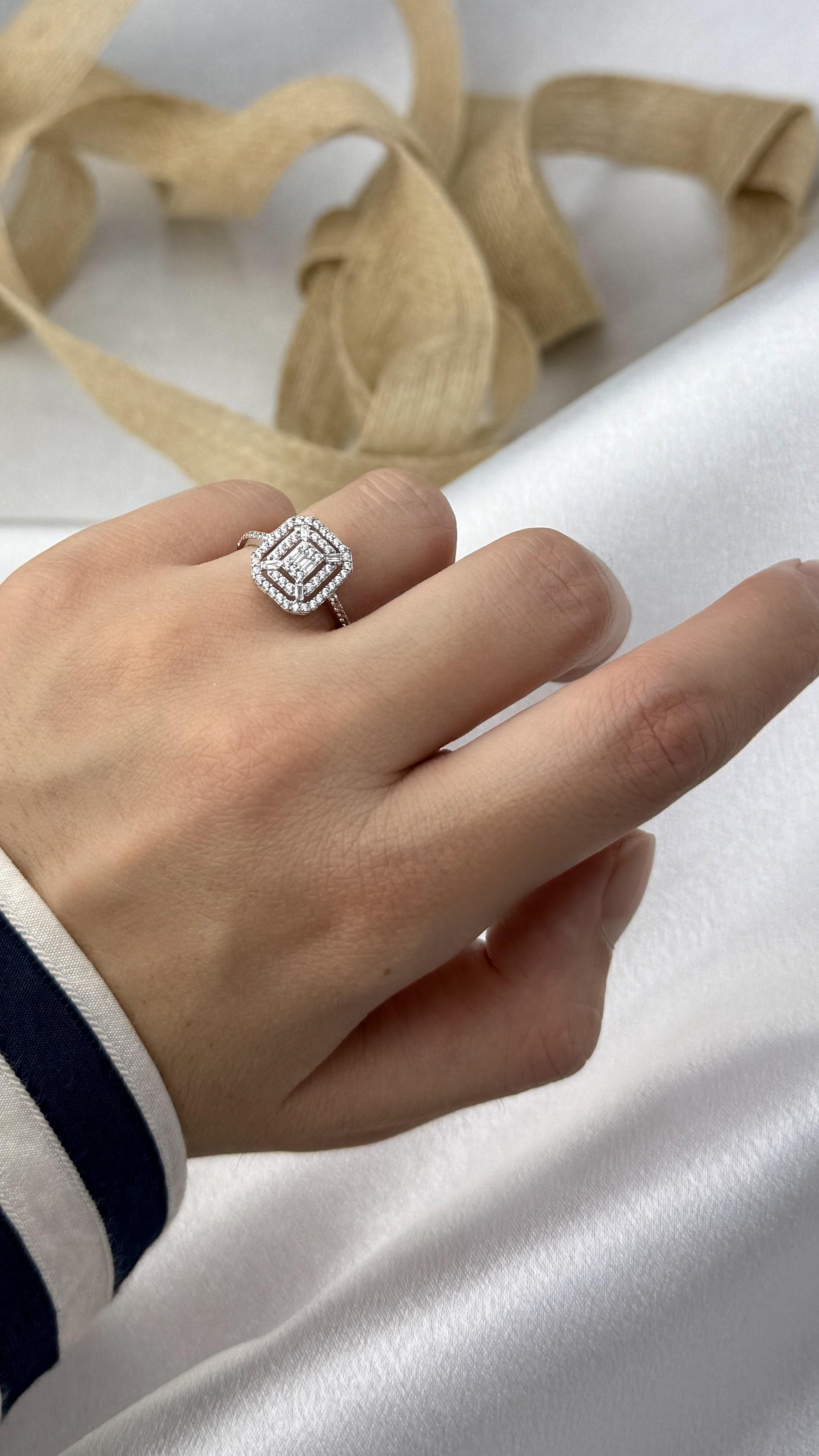 Zirkon Taşlı Baget Kesim Beyaz Altın Yüzük