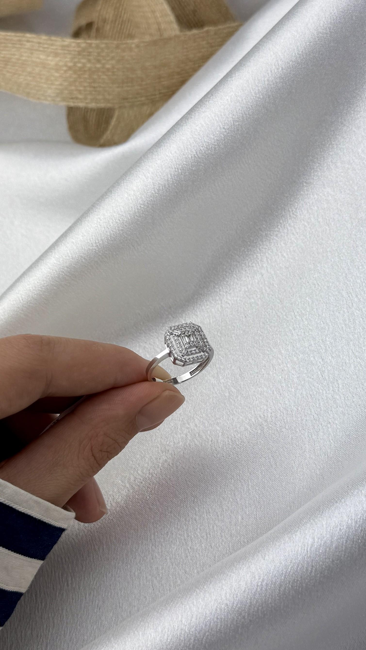 Zirkon Taşlı Baget Kesim Beyaz Altın Yüzük