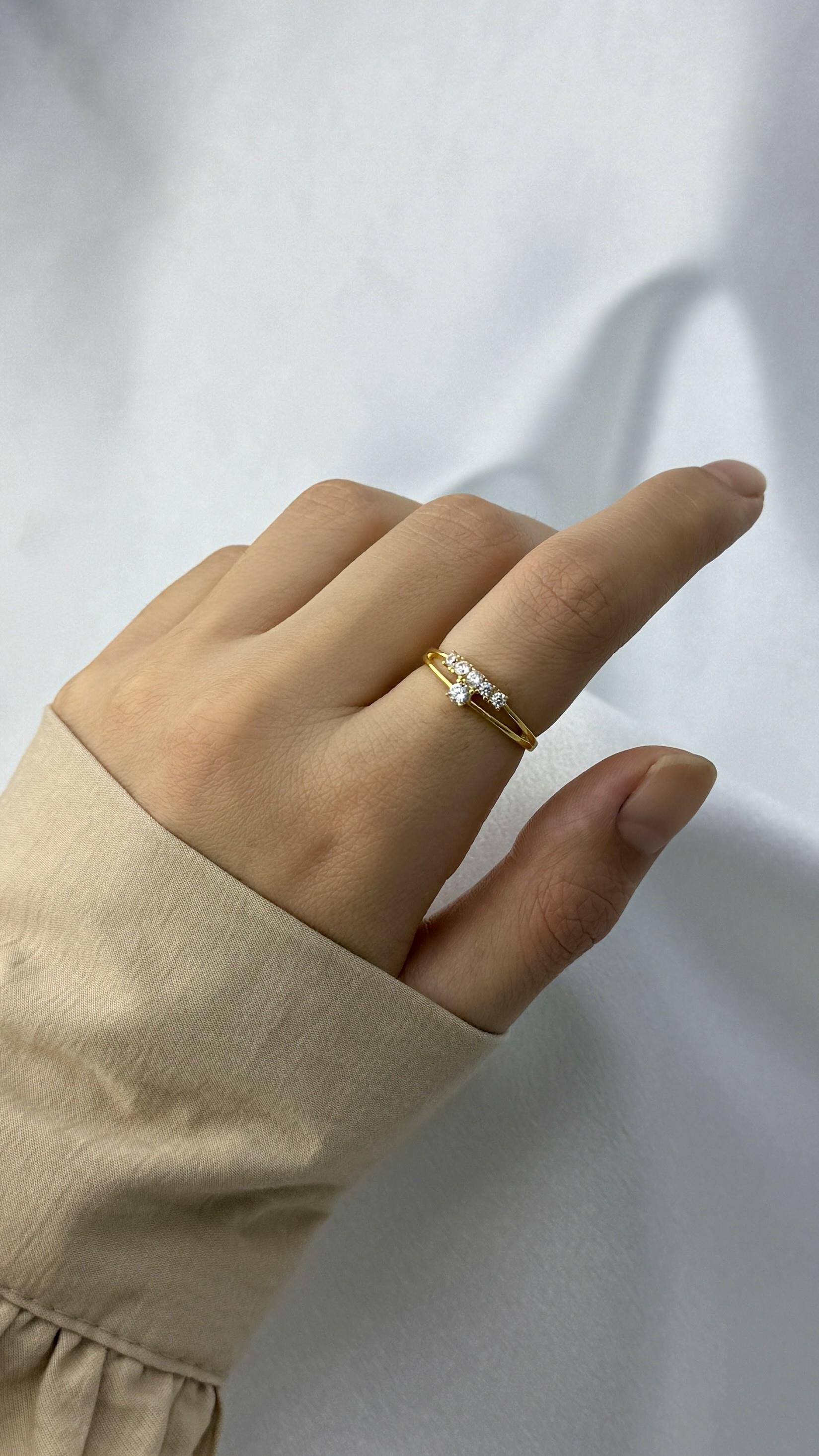 Zirkon Taşlı Çıtır Altın Yüzük