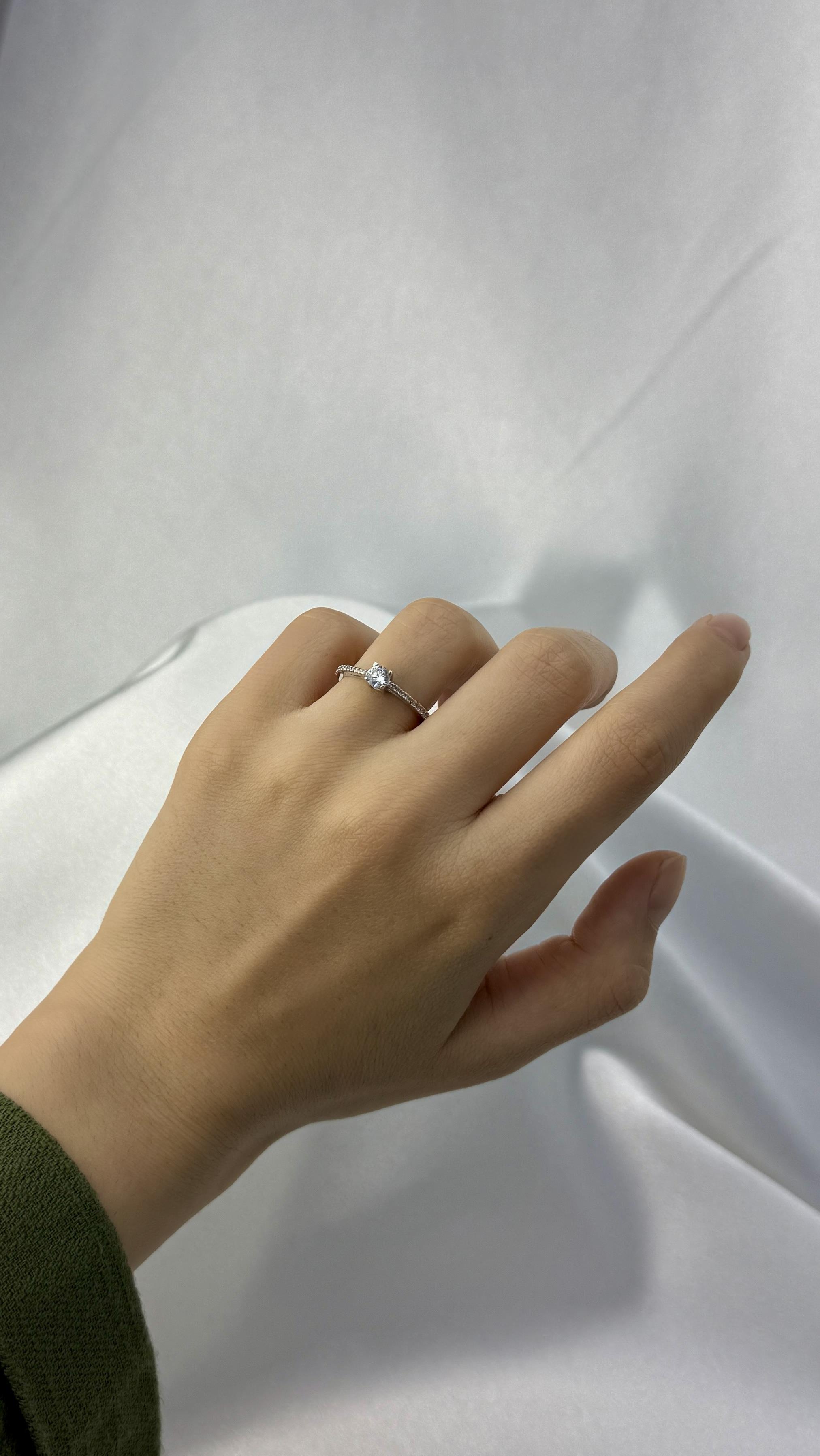 Zirkon Taşlı Çıtır Beyaz Altın TekTaş Yüzük