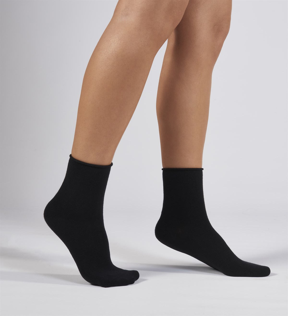 3'lü Paket Beyaz,Siyah Ve Lacivert Modal Lastiksiz Dikişsiz Kadın Quarter  Yarım Soket Çorap