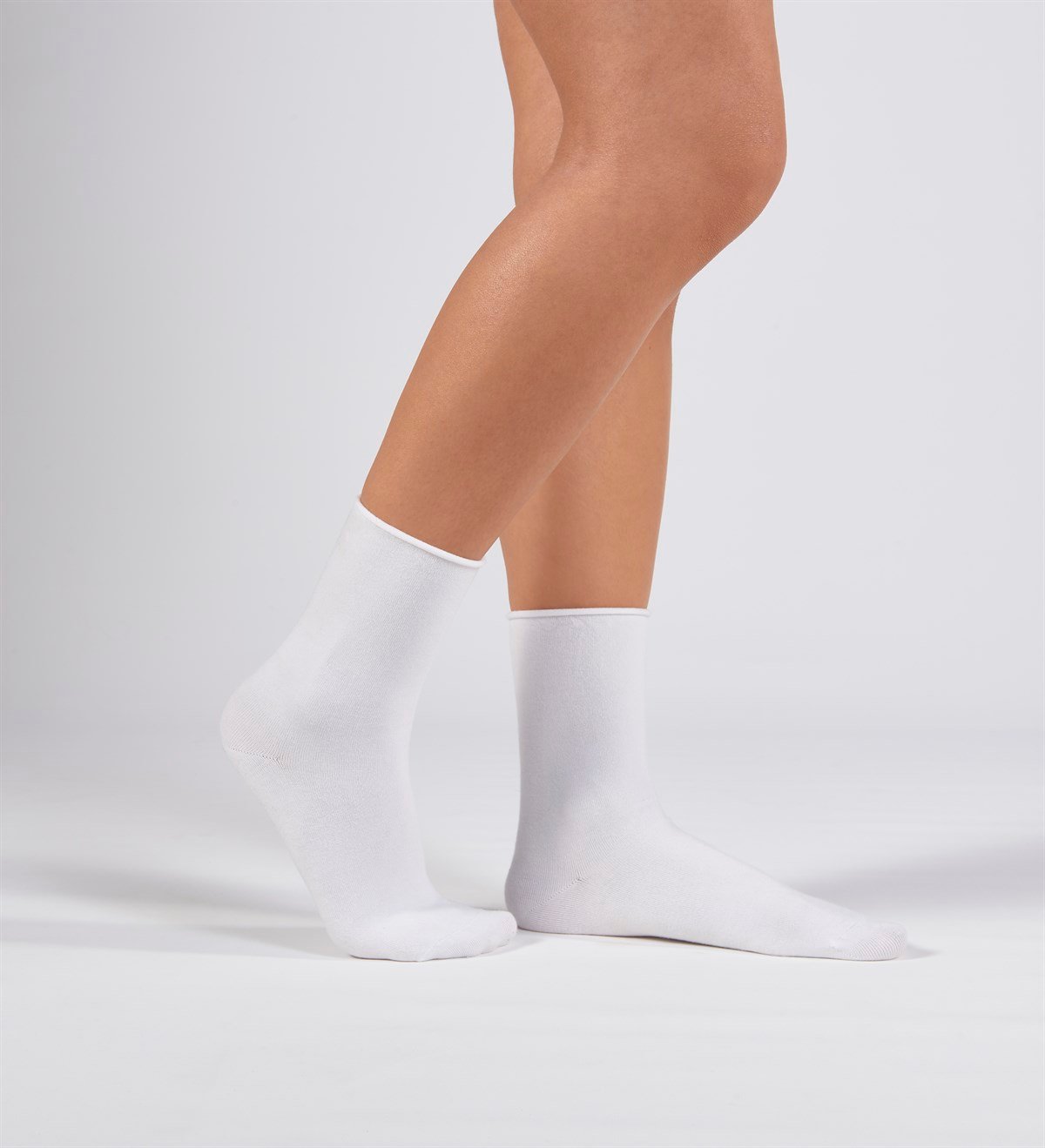 Beyaz Modal Lastiksiz Dikişsiz Kadın Soket Çorap