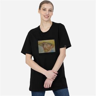 Tshirt Portrait With A Straw Hat Kadın