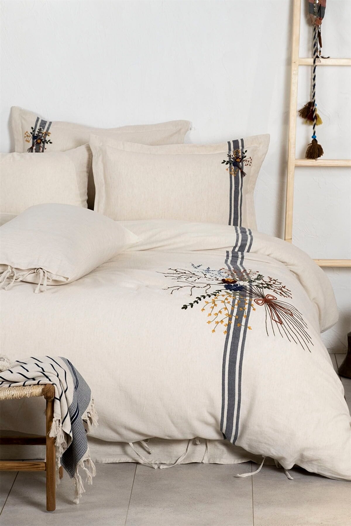 'Ecocotton Charla Battal Boy Nevresim Takımı %100 Organik Pamuk Kenevir Karışımlı Ekru-Lacivert 240x220 Cm