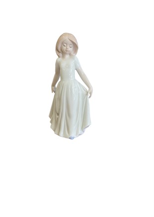 Esmer Eteklerini Tutan Kız Biblosu 17*9 Cm