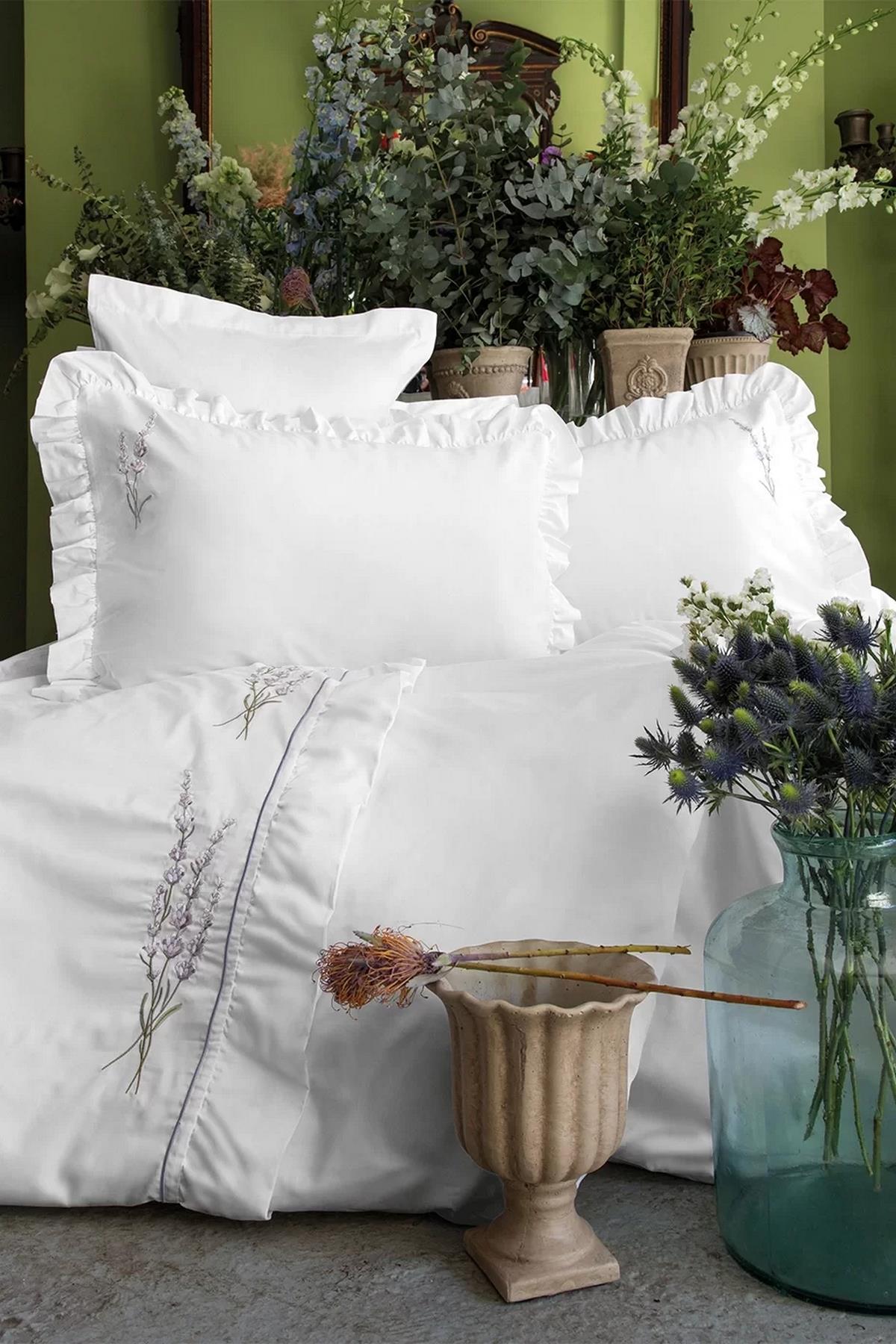 İssimo Lavanda Nakışlı 300 TC Saten Nevresim Takımı Çift Kişilik