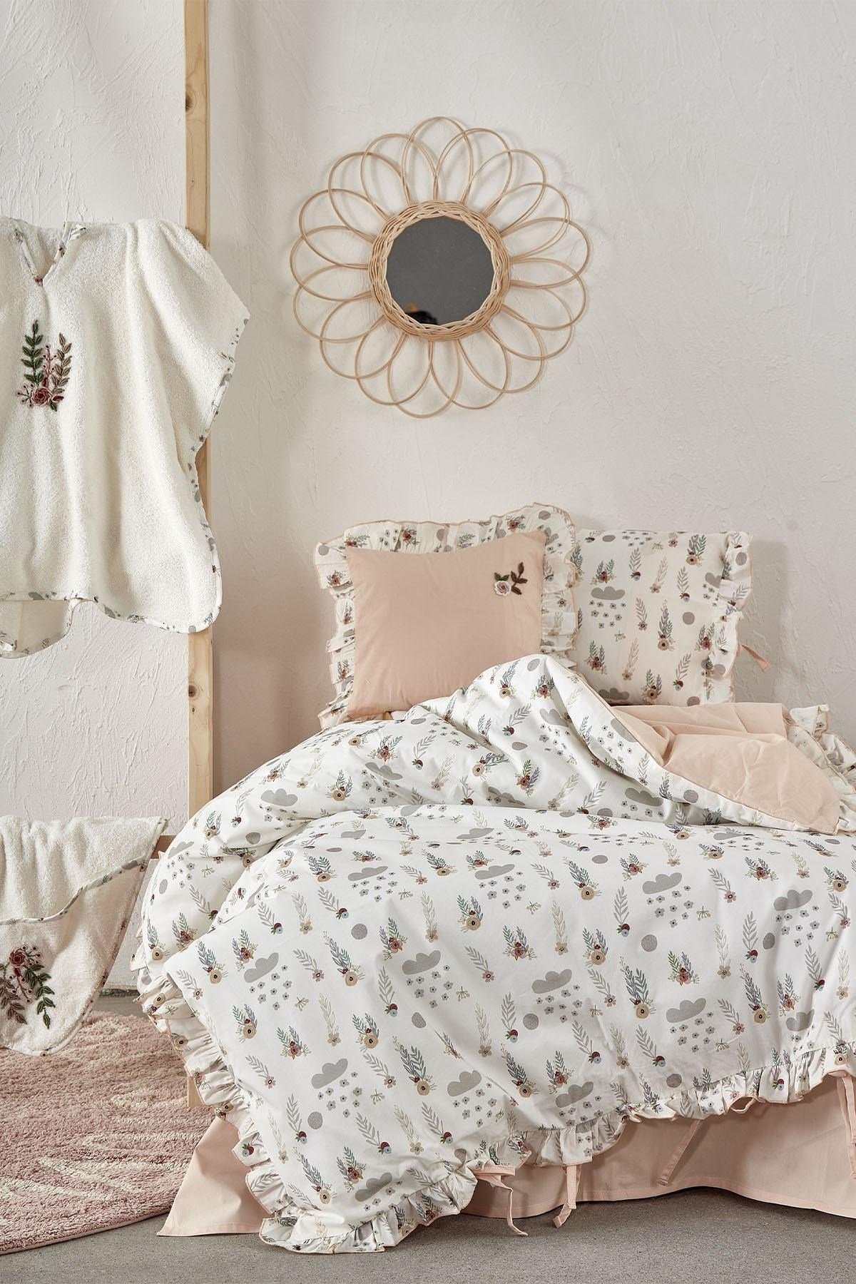 Lora Kız Bebek Nevresim Takımı %100 Organik Pamuk El Nakışlı Baskılı 100x150 Cm Baskılı