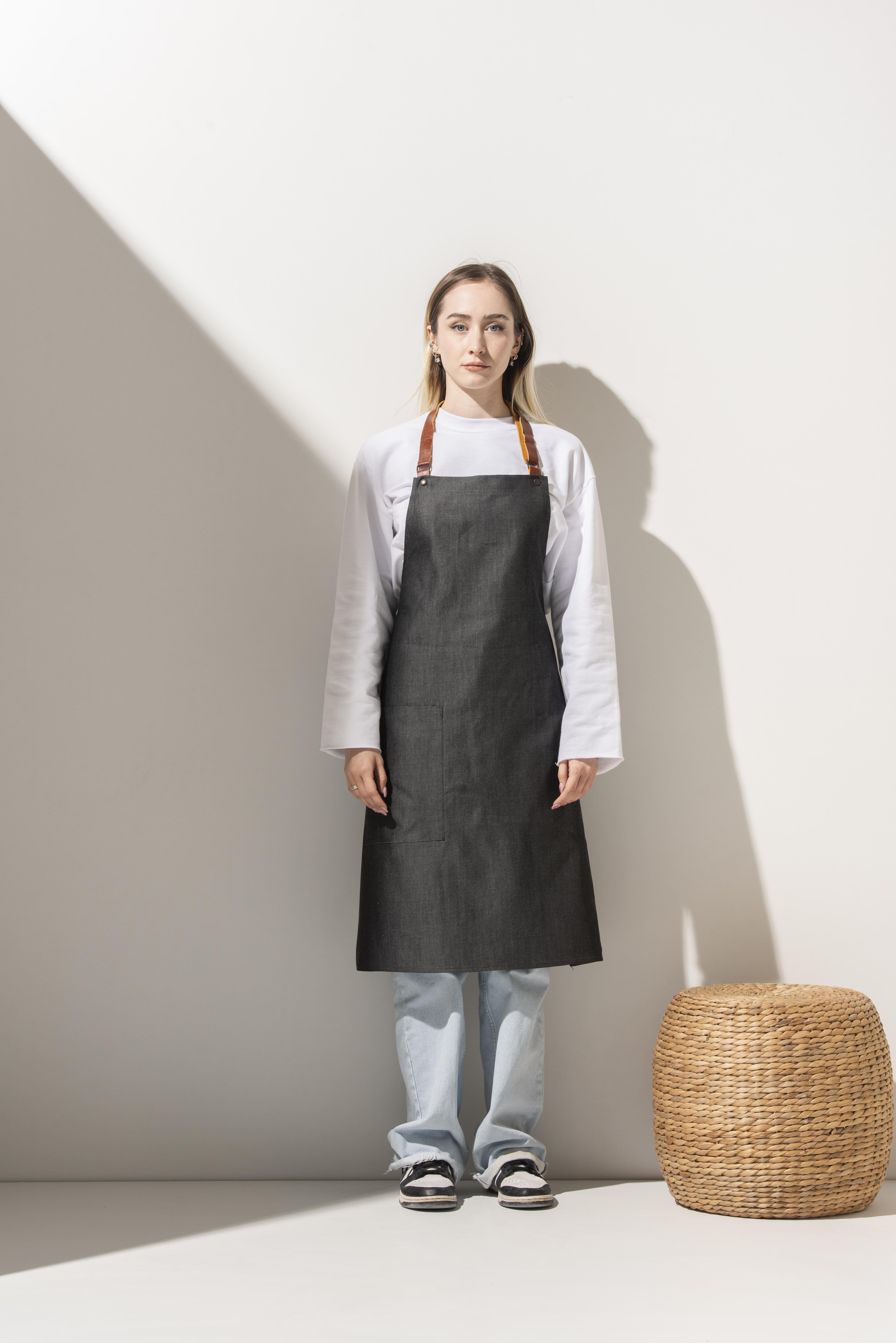 D-150 STELLA - Tarçın Rengi Çıkarılabilir Deri Detaylı Koyu Gri Kot Önlük 