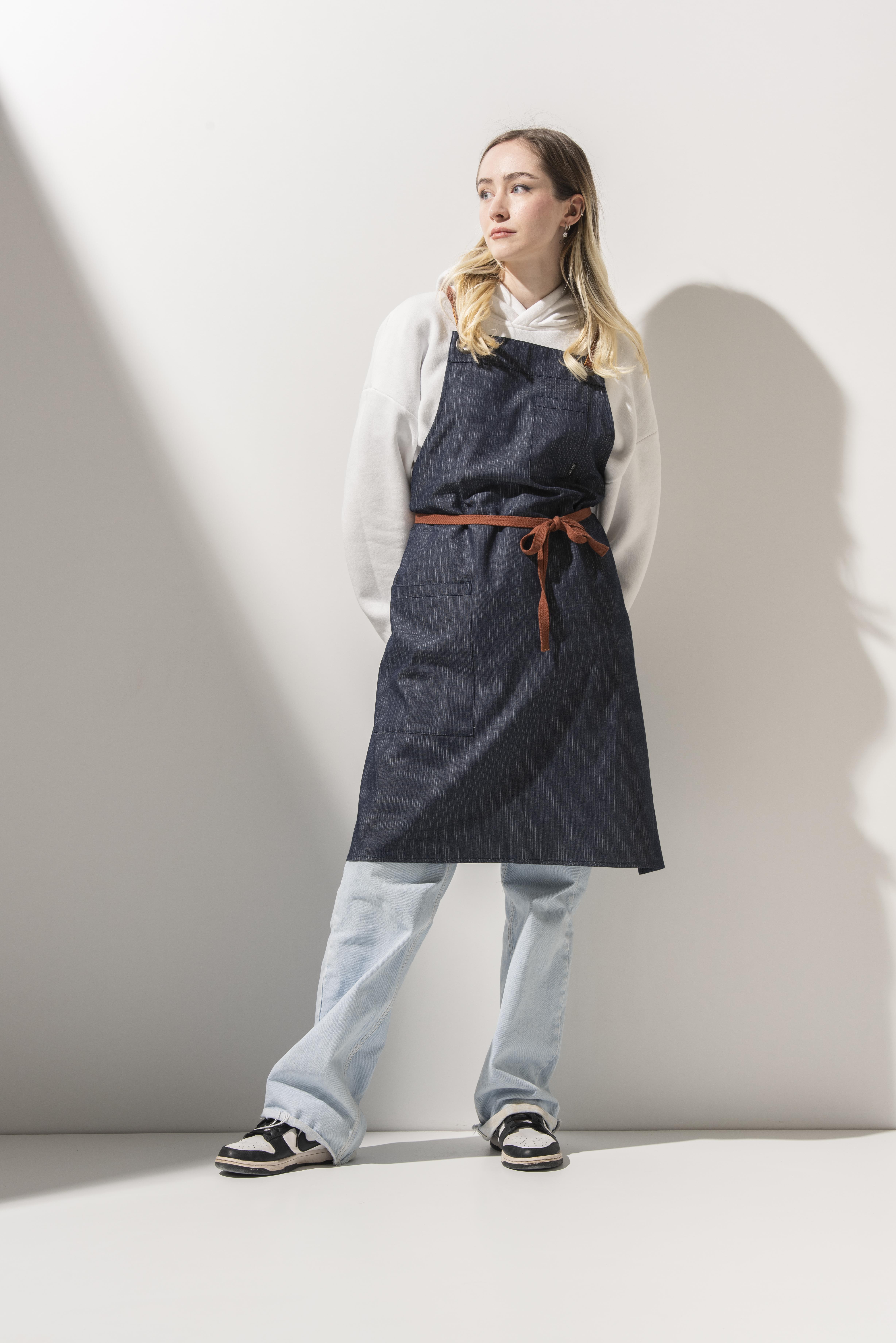D-177 THOMAS - Çıkarılabilir Taba Rengi Askılı Lacivert Gri Çizgili Önlük 