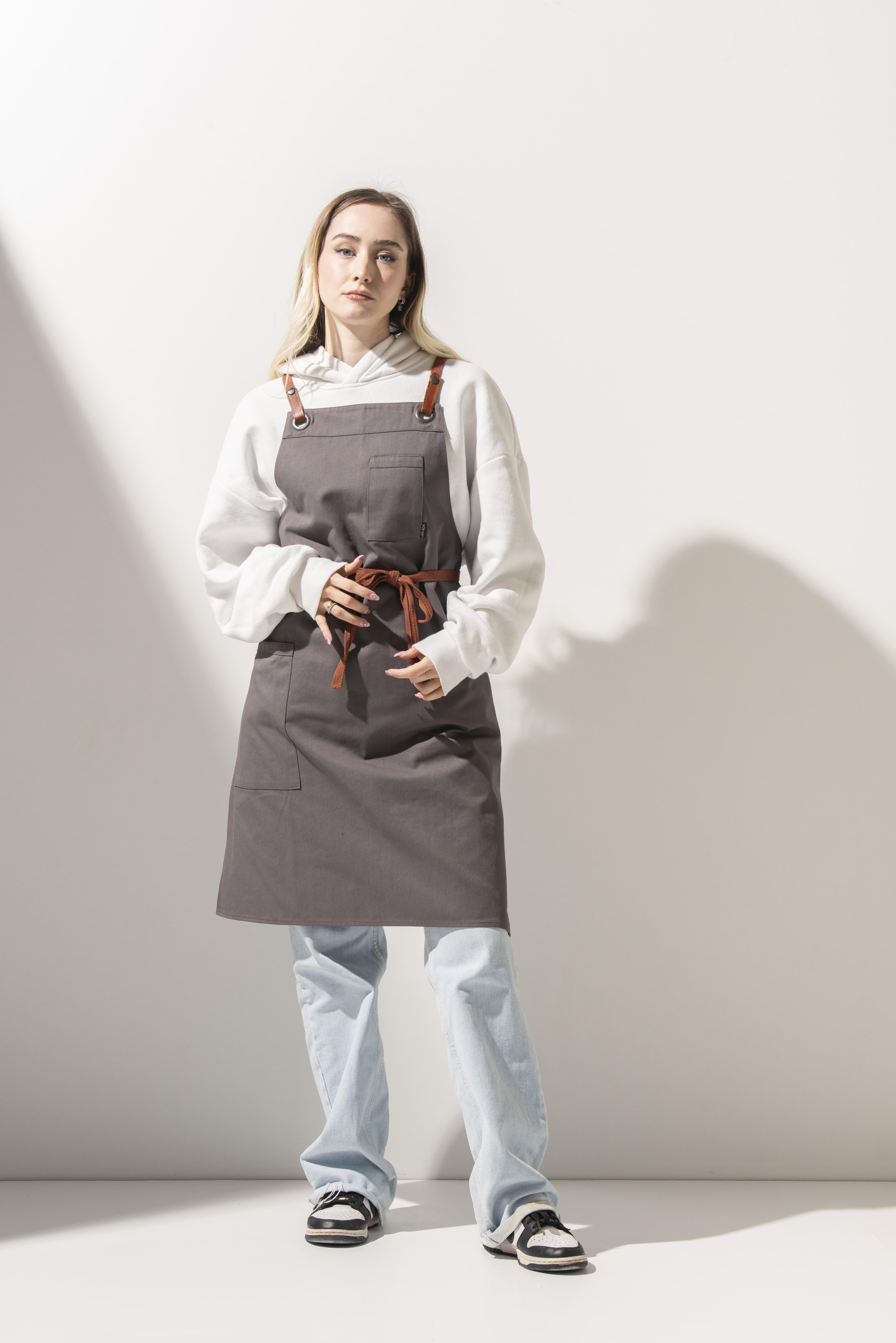 D-177 THOMAS - Çıkarılabilir Taba Rengi Askılı Koyu Gri Önlük 