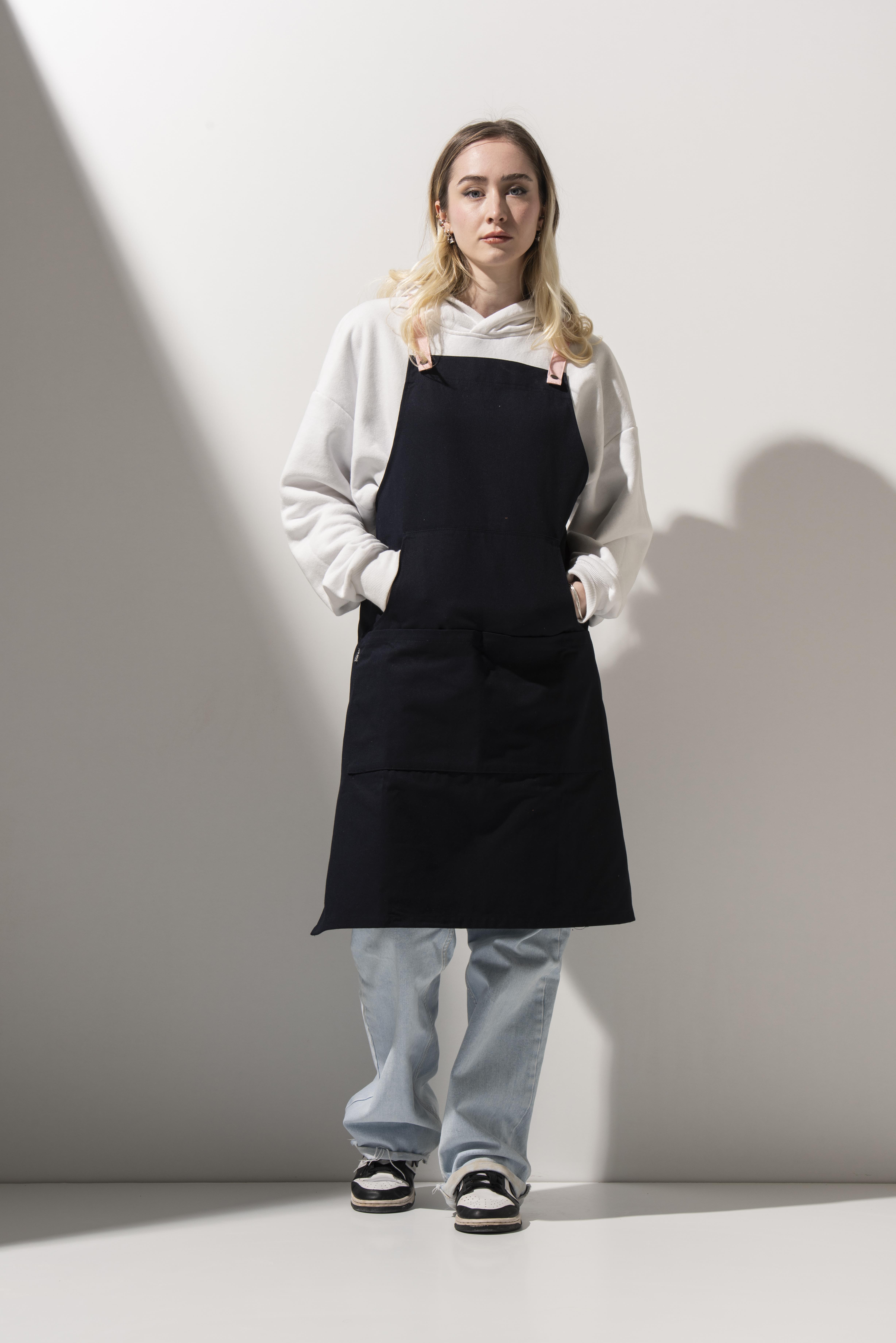 K-178 LILY - Çıkarılabilir Pembe Askılı Siyah Önlük 