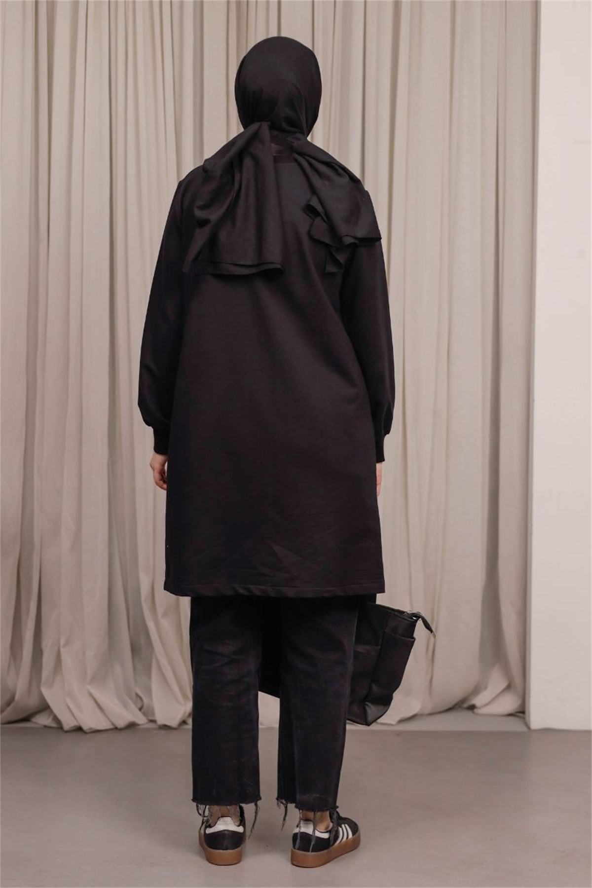 Biye Detaylı Uzun Sweat Siyah