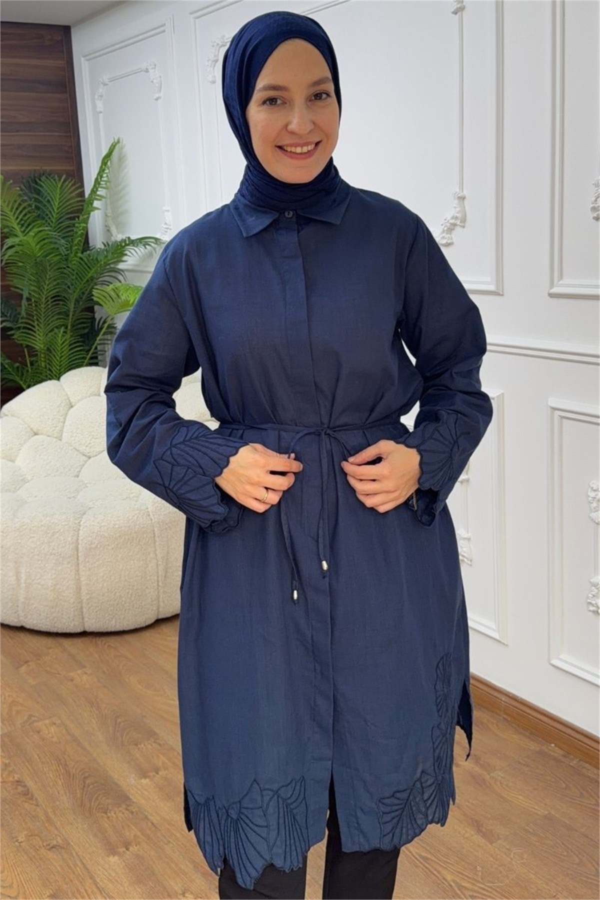 Etek Ucu Ve Kolları Nakışlı Tunik Lacivert