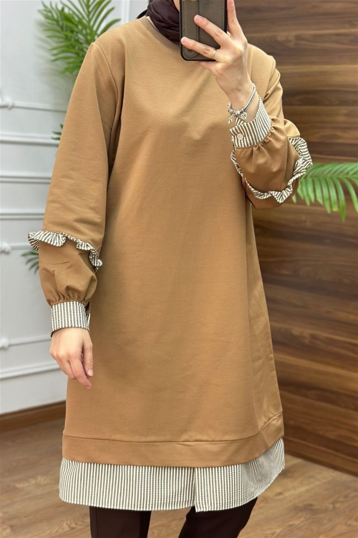 Gömlek Detaylı Sweat Camel