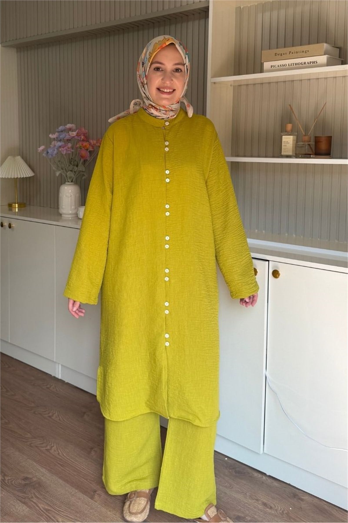 Önü Biritli Valentino Takım Olive