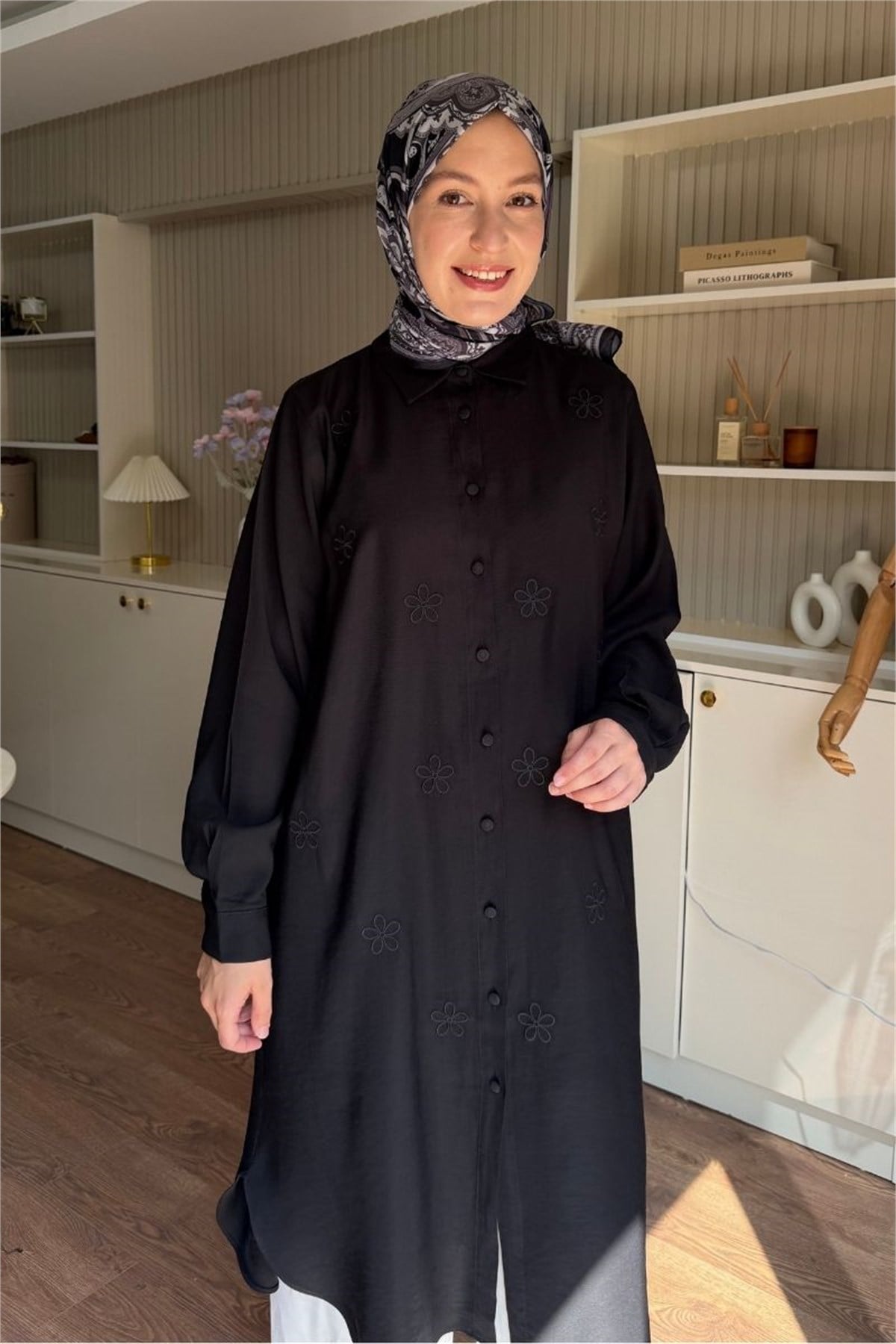 Önü Çiçek Nakışlı Tensel Tunik Siyah