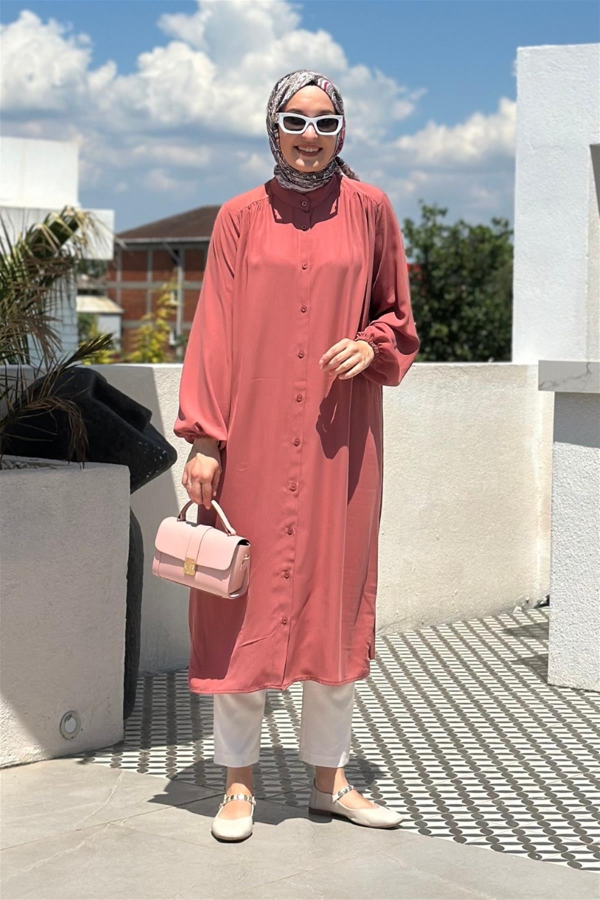 Zarif Düğmeli Medine İpeği Tunik Soft Pudra