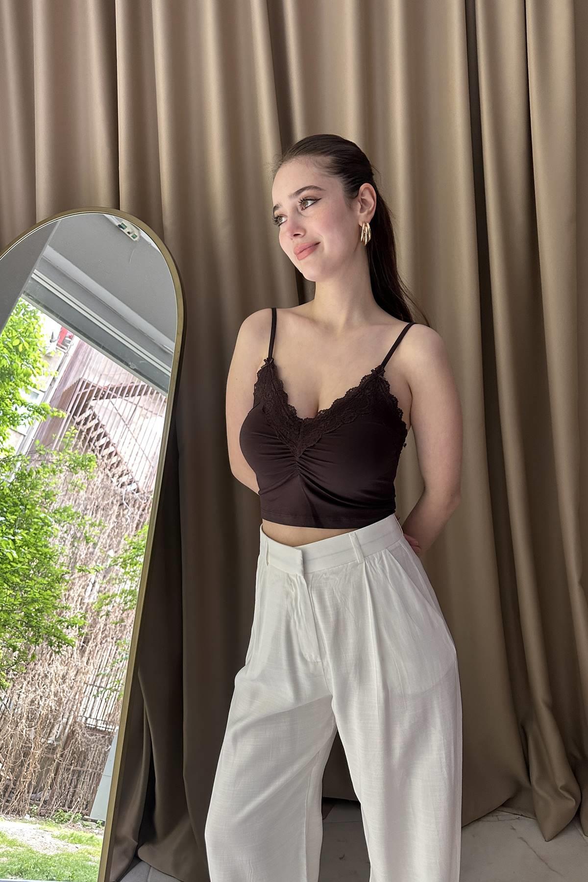 DANTEL DETAYLI TOP