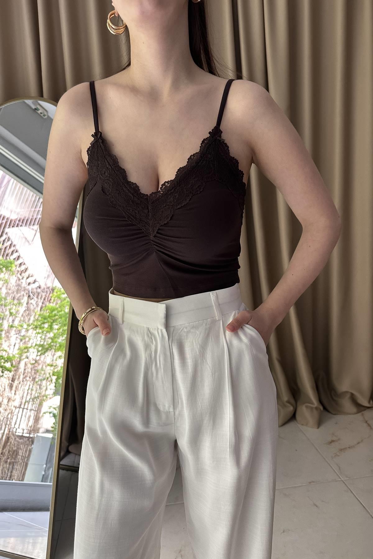 DANTEL DETAYLI TOP