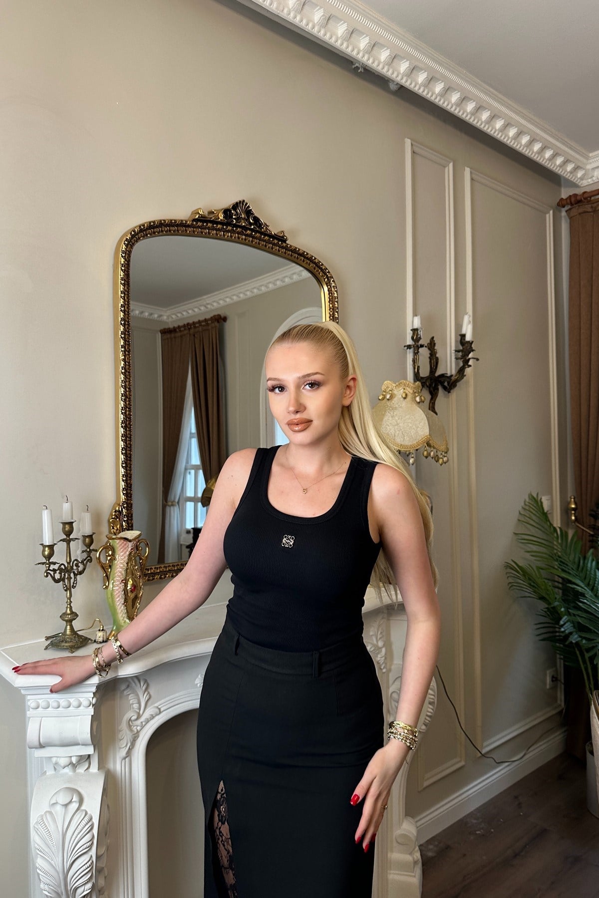 U YAKA AKSESUAR DETAYLI ATLET