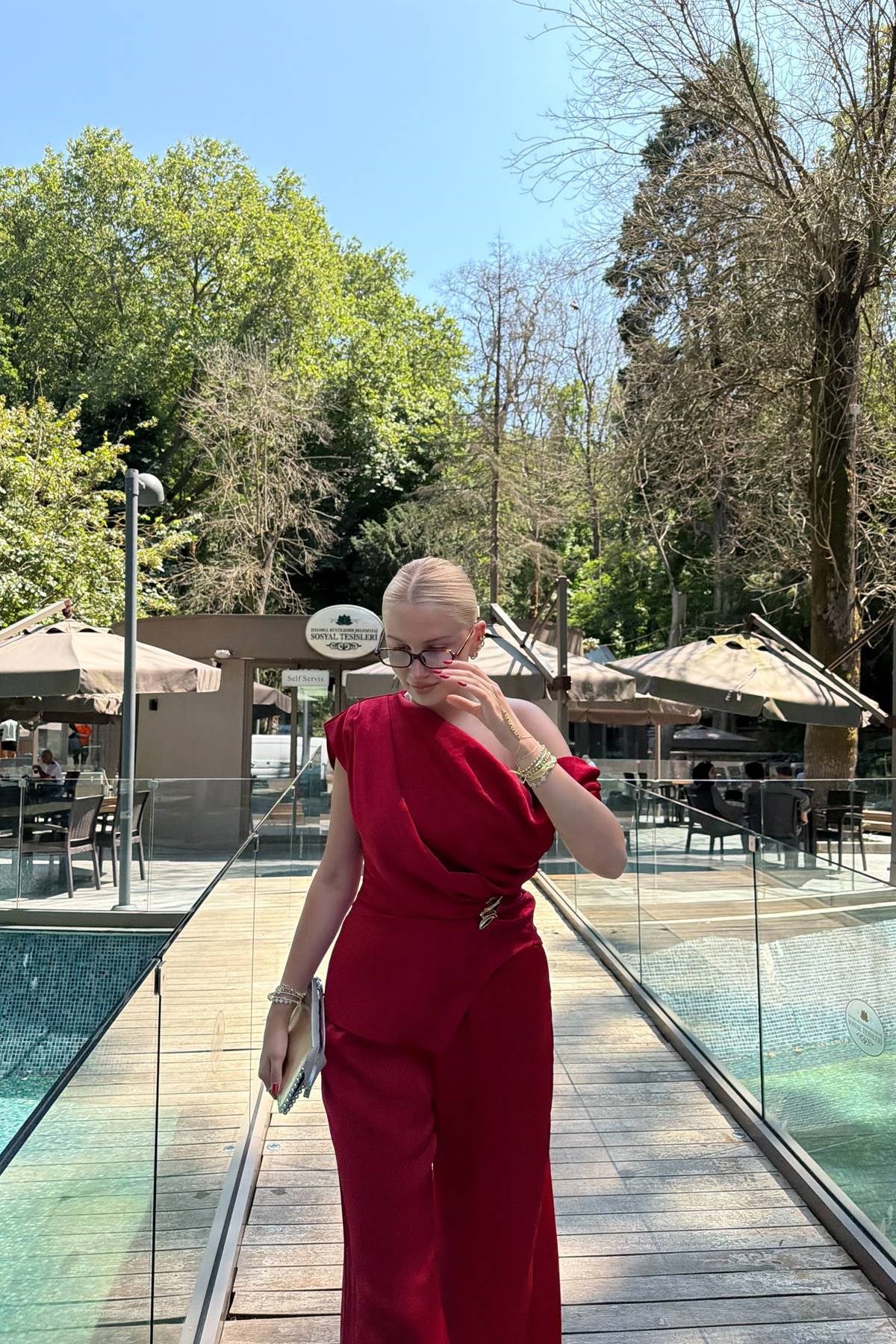 AKSESUAR DETAYLI BLUZ