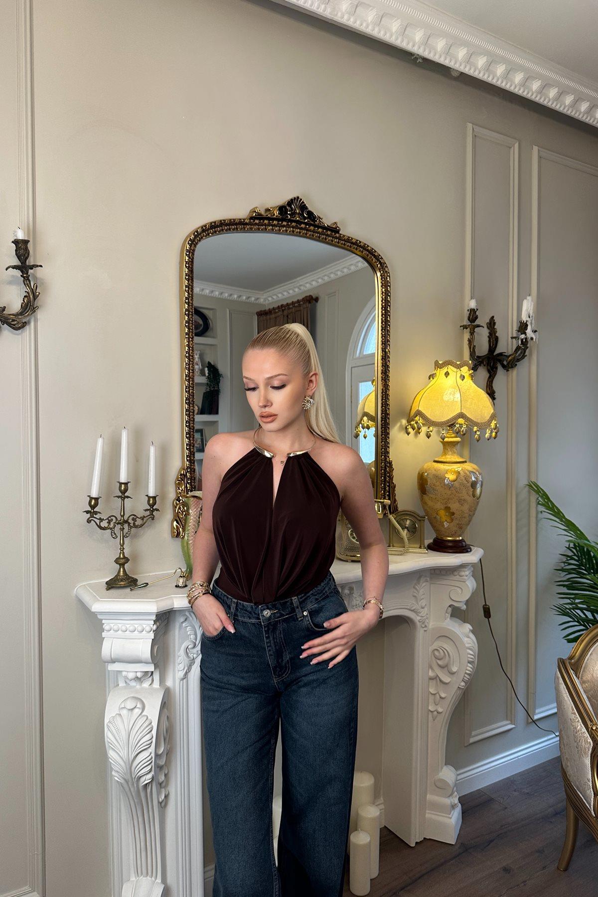 AKSESUAR DETAYLI DGJ YAKA BLUZ