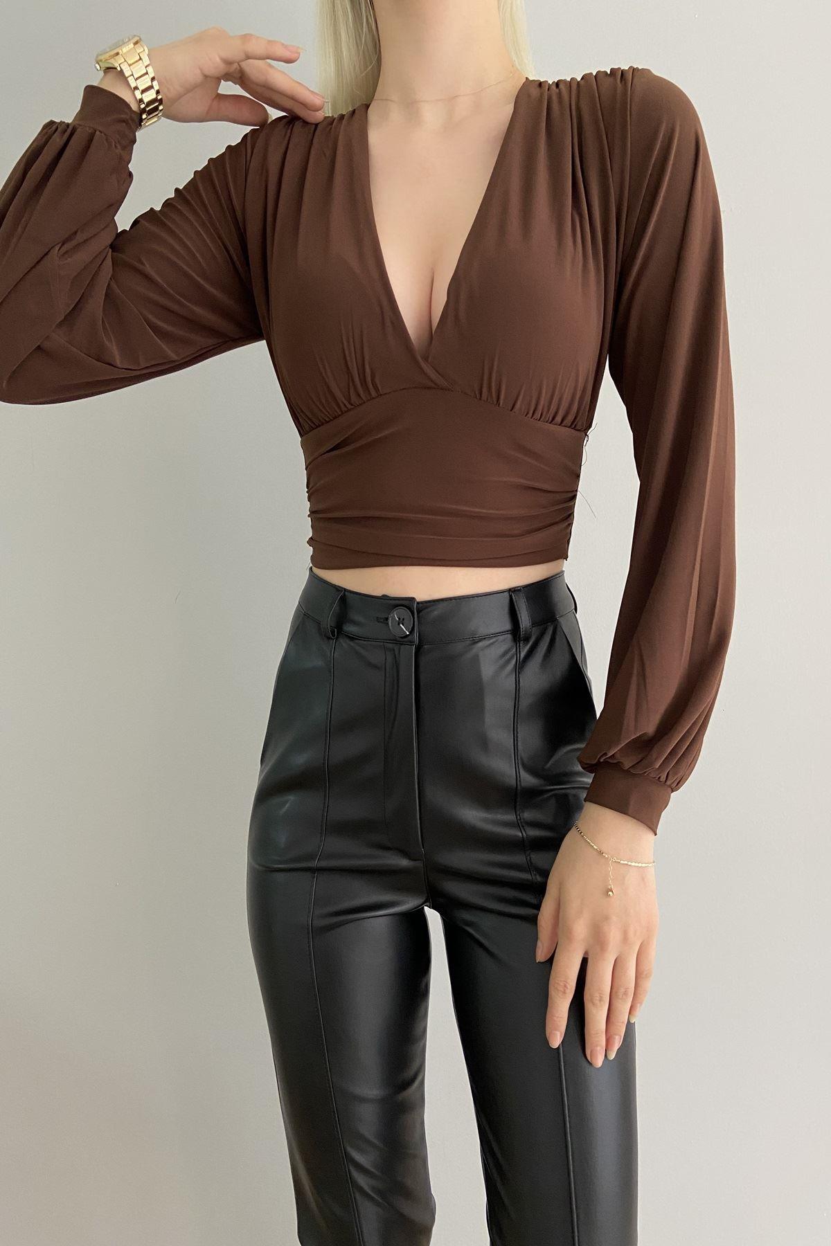 BÜZGÜLÜ CROP BLUZ