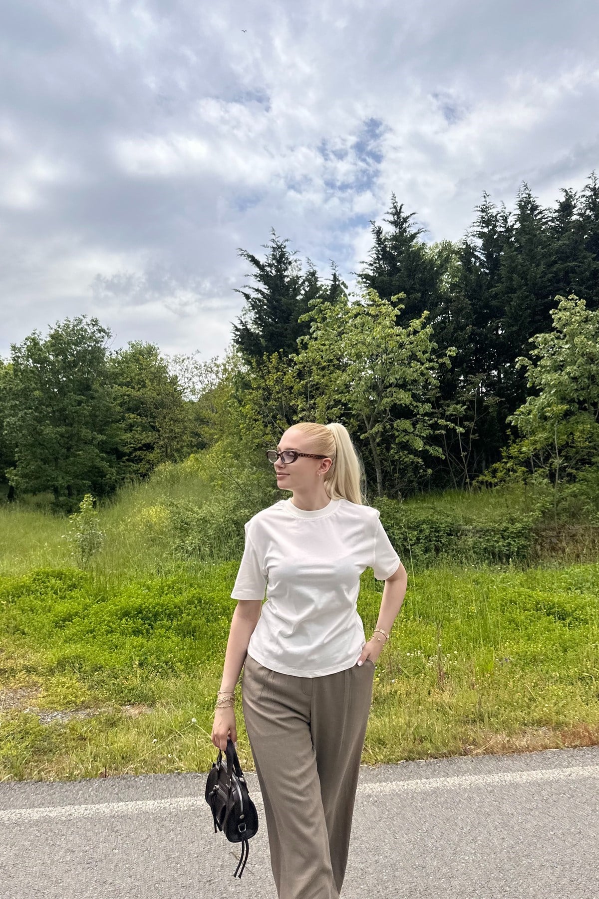 YANI BÜZGÜ DETAY TSHIRT