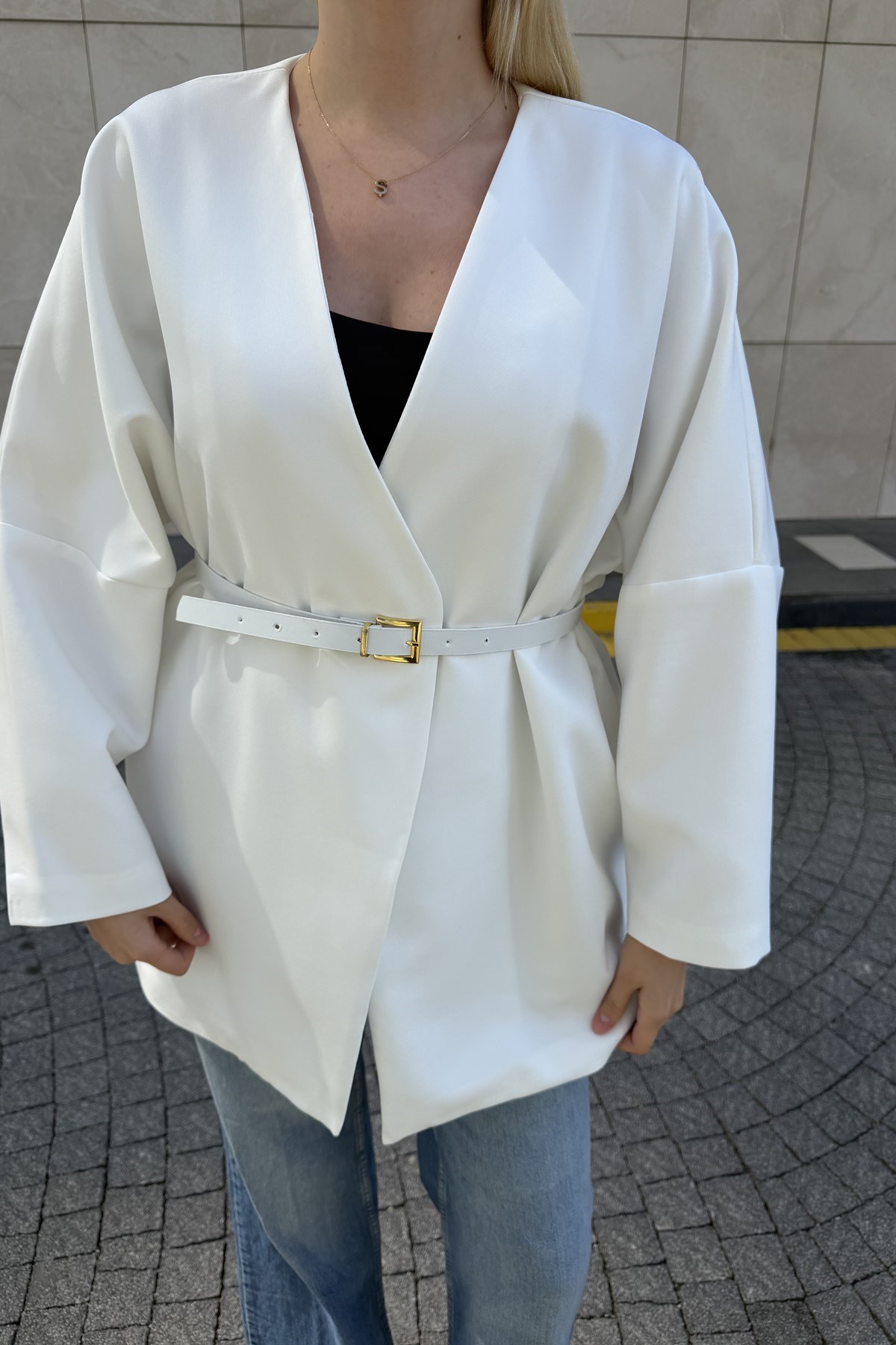 YAKASIZ KEMER DETAYLI CEKET