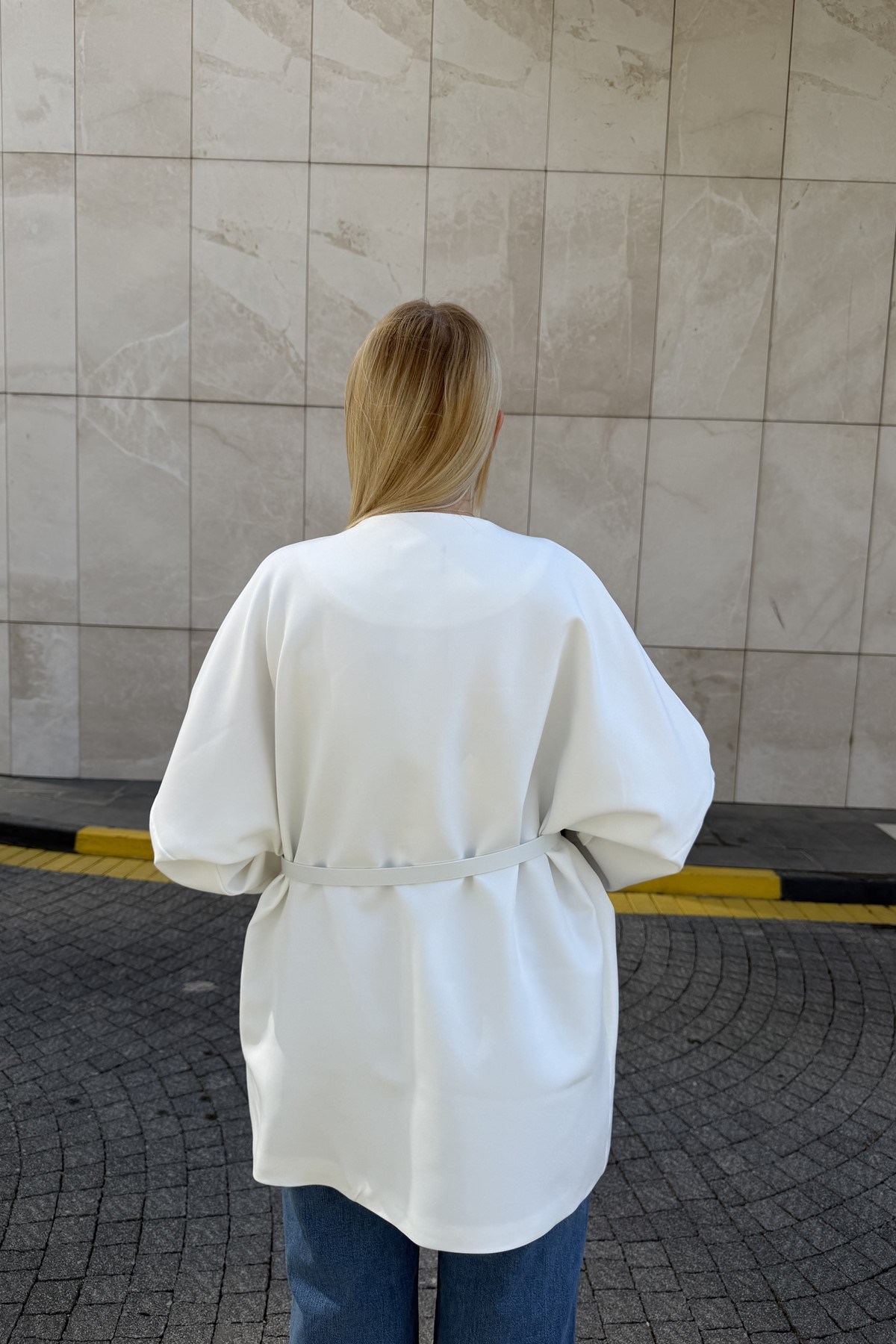 YAKASIZ KEMER DETAYLI CEKET