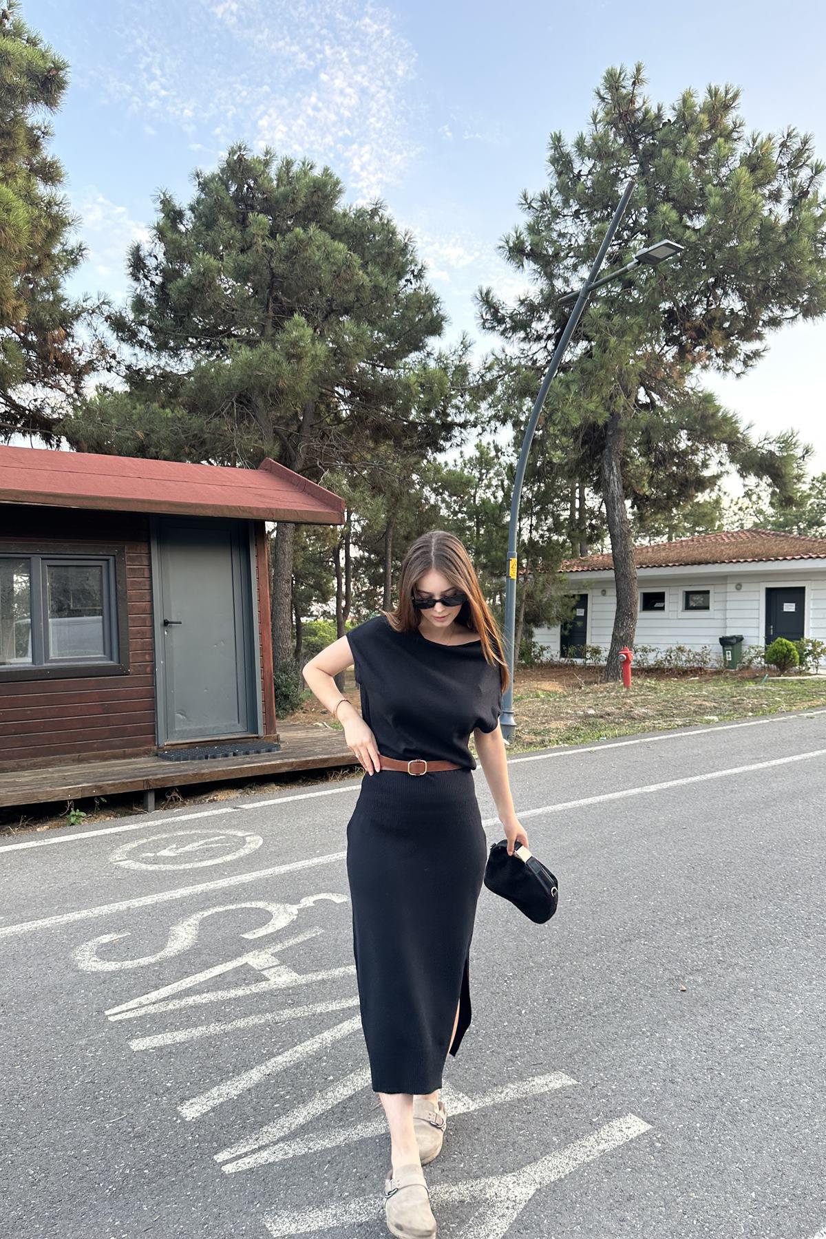 ASİMETRİK YAKA YÜNLÜ KEMERLİ TRIKO ELBİSE