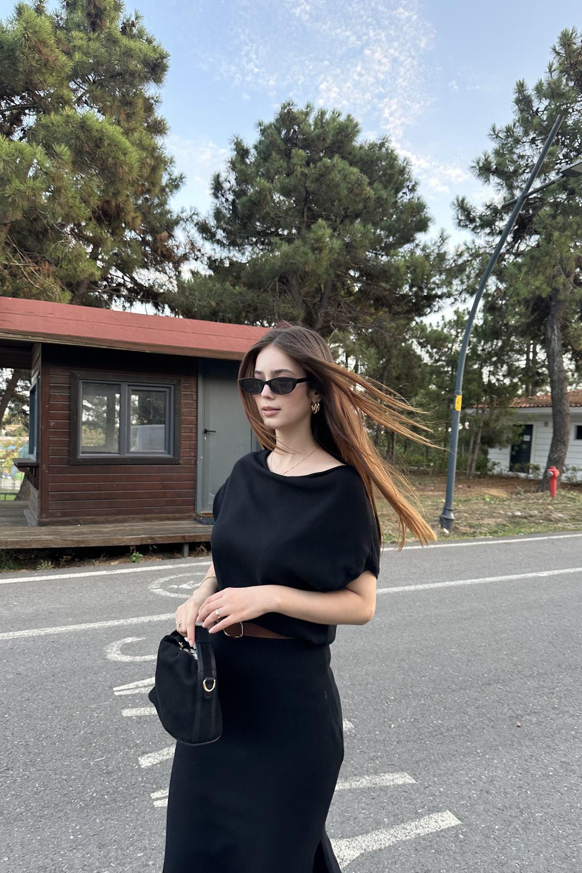 ASİMETRİK YAKA YÜNLÜ KEMERLİ TRIKO ELBİSE