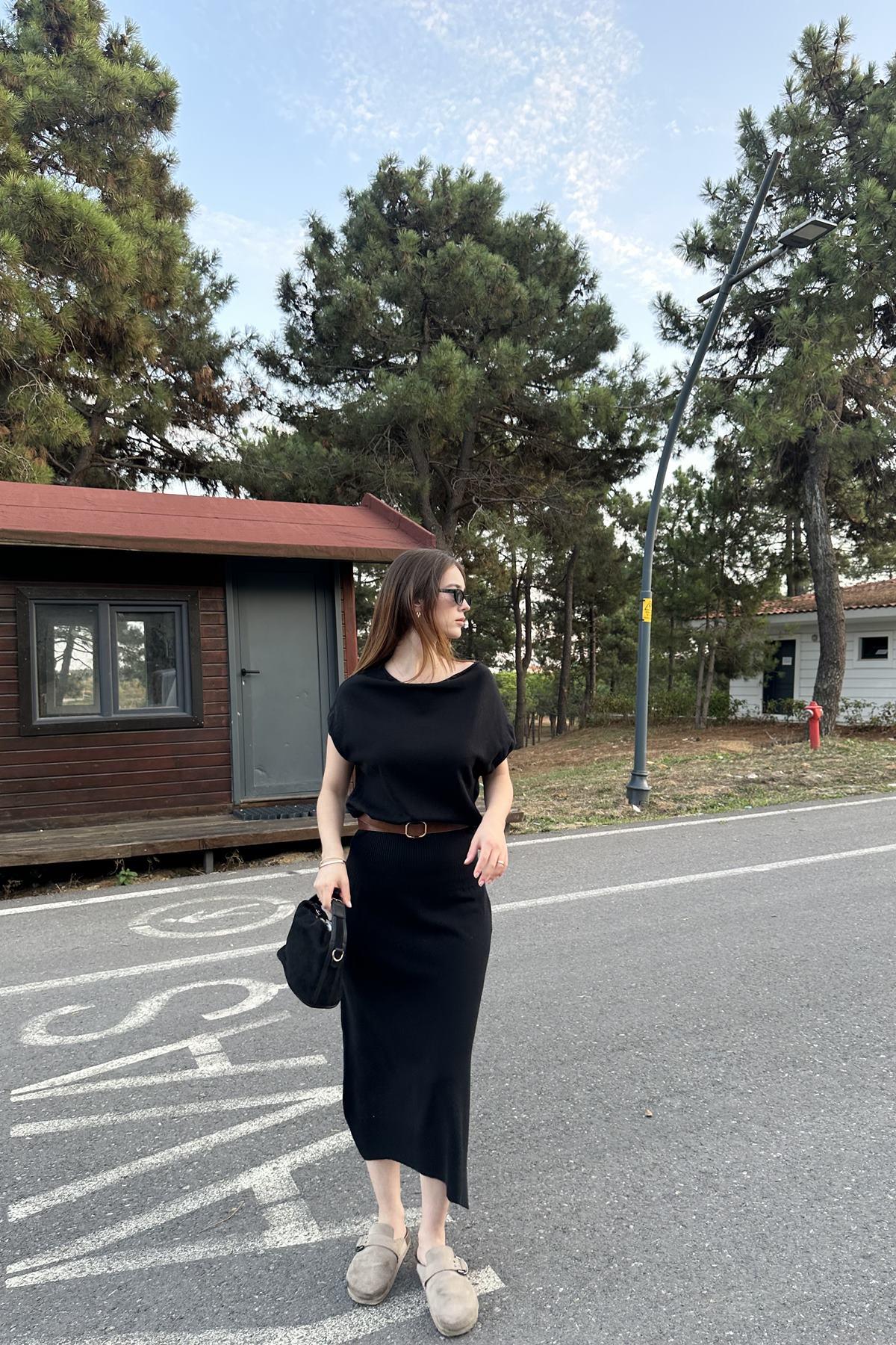 ASİMETRİK YAKA YÜNLÜ KEMERLİ TRIKO ELBİSE