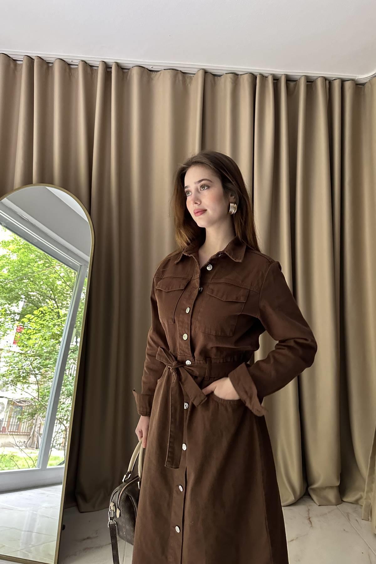 ÖNÜ DÜĞME DETAYLI GABARDİN ELBİSE