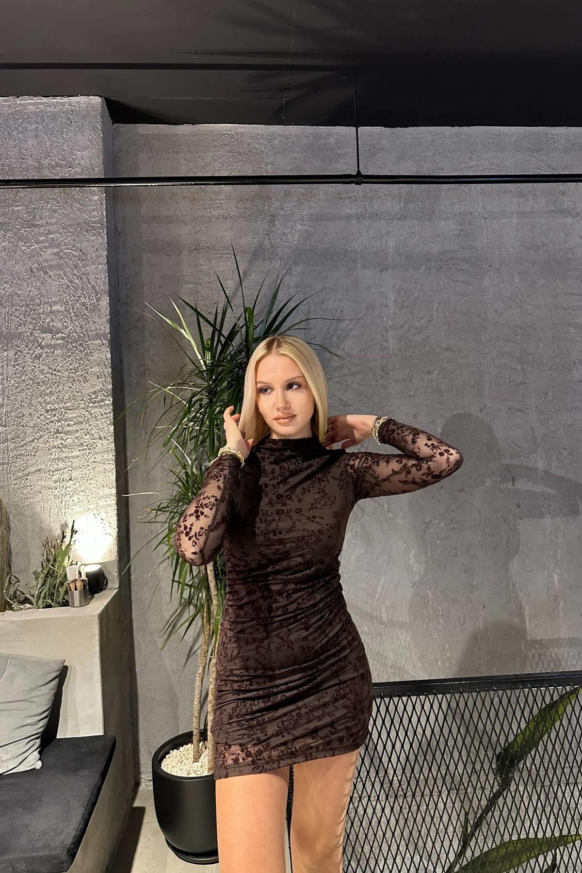 YANI BÜZGÜLÜ DANTELLİ  ELBİSE