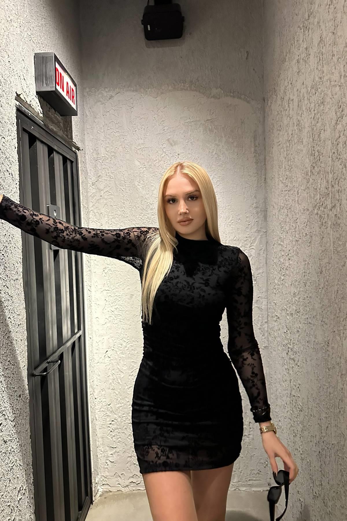 YANI BÜZGÜLÜ DANTELLİ  ELBİSE