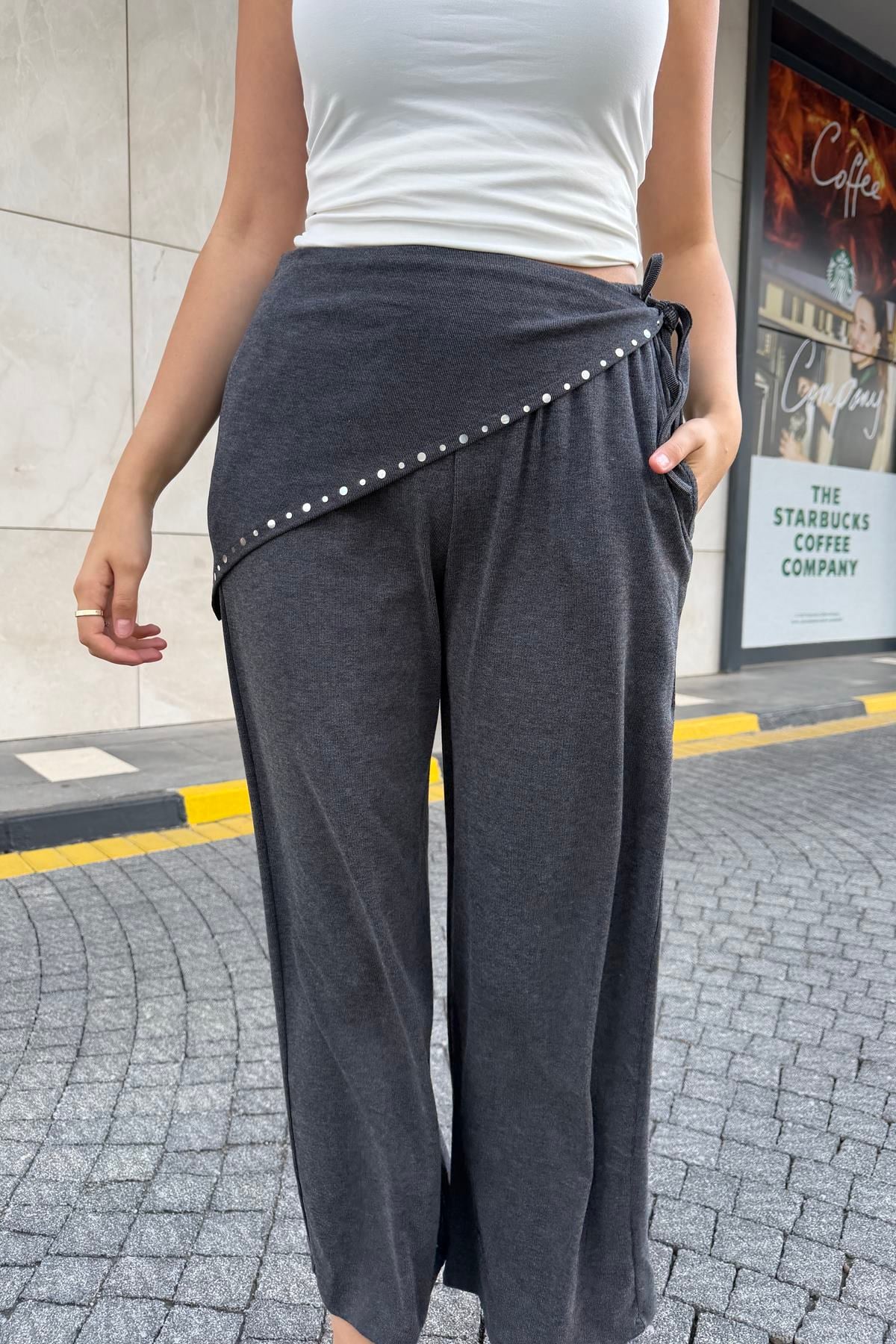 PAÇA VE BEL LASTİKLİ EŞOFMAN ALTI