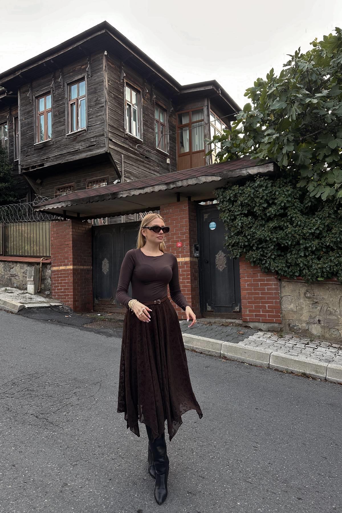 ASİMETRİK DETAY TÜL ETEK