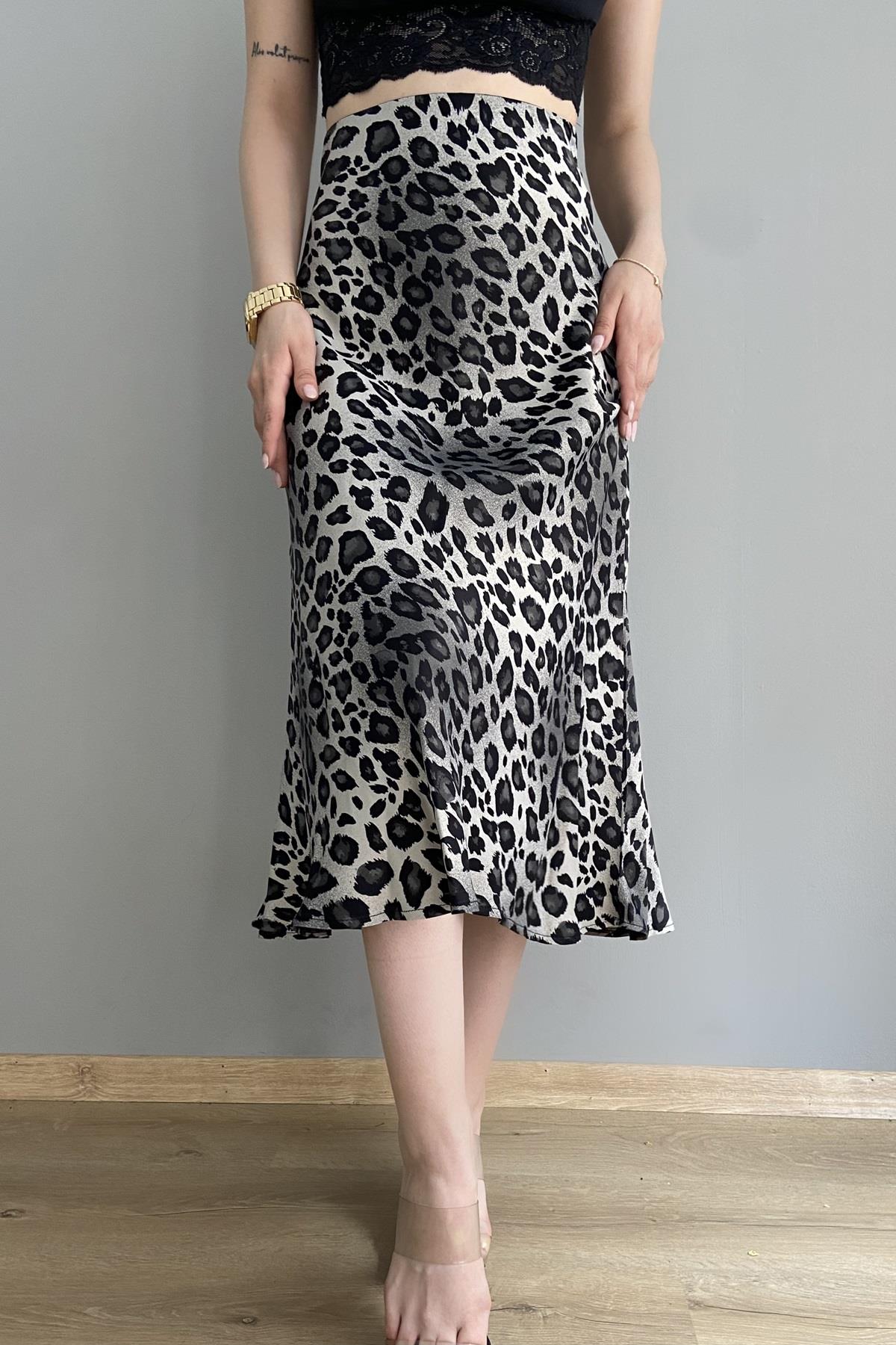 GRİ DESENLİ LEOPAR SATEN ETEK