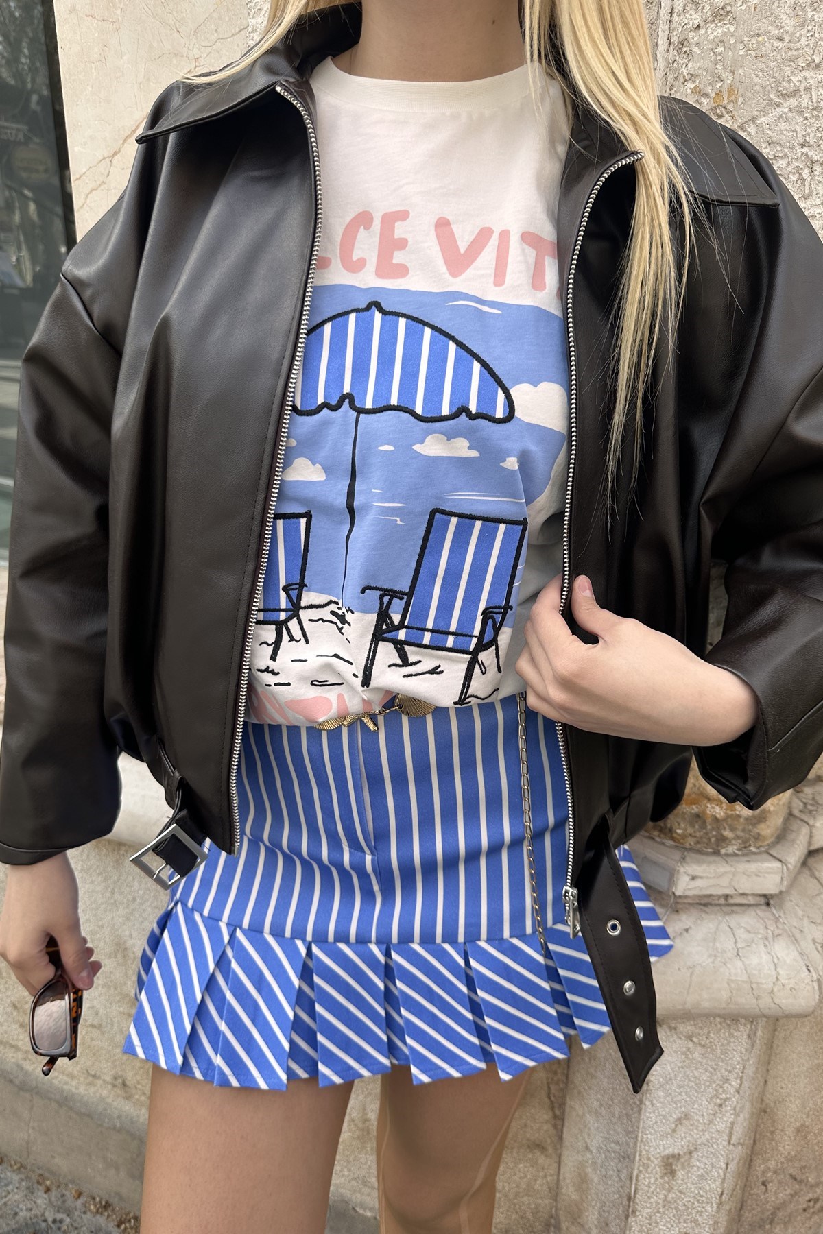 ZİNCİR KEMER DETAY ÇİZGİLİ KISA ETEK