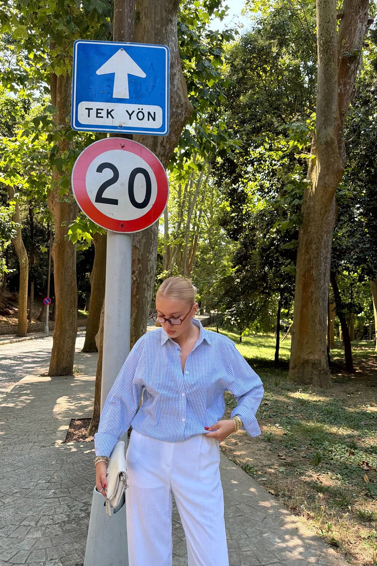 ARKASI KALP DETAY ÇİZGİLİ GÖMLEK