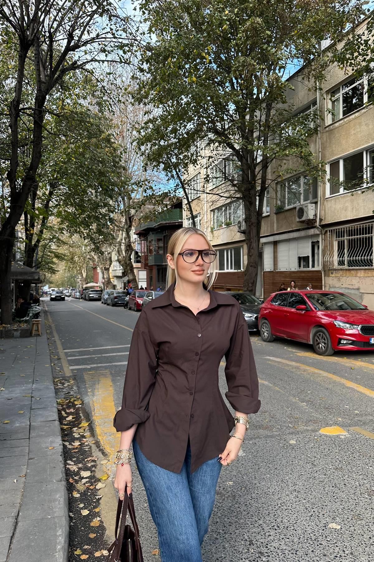 BELİ PENSLİ GÖMLEK