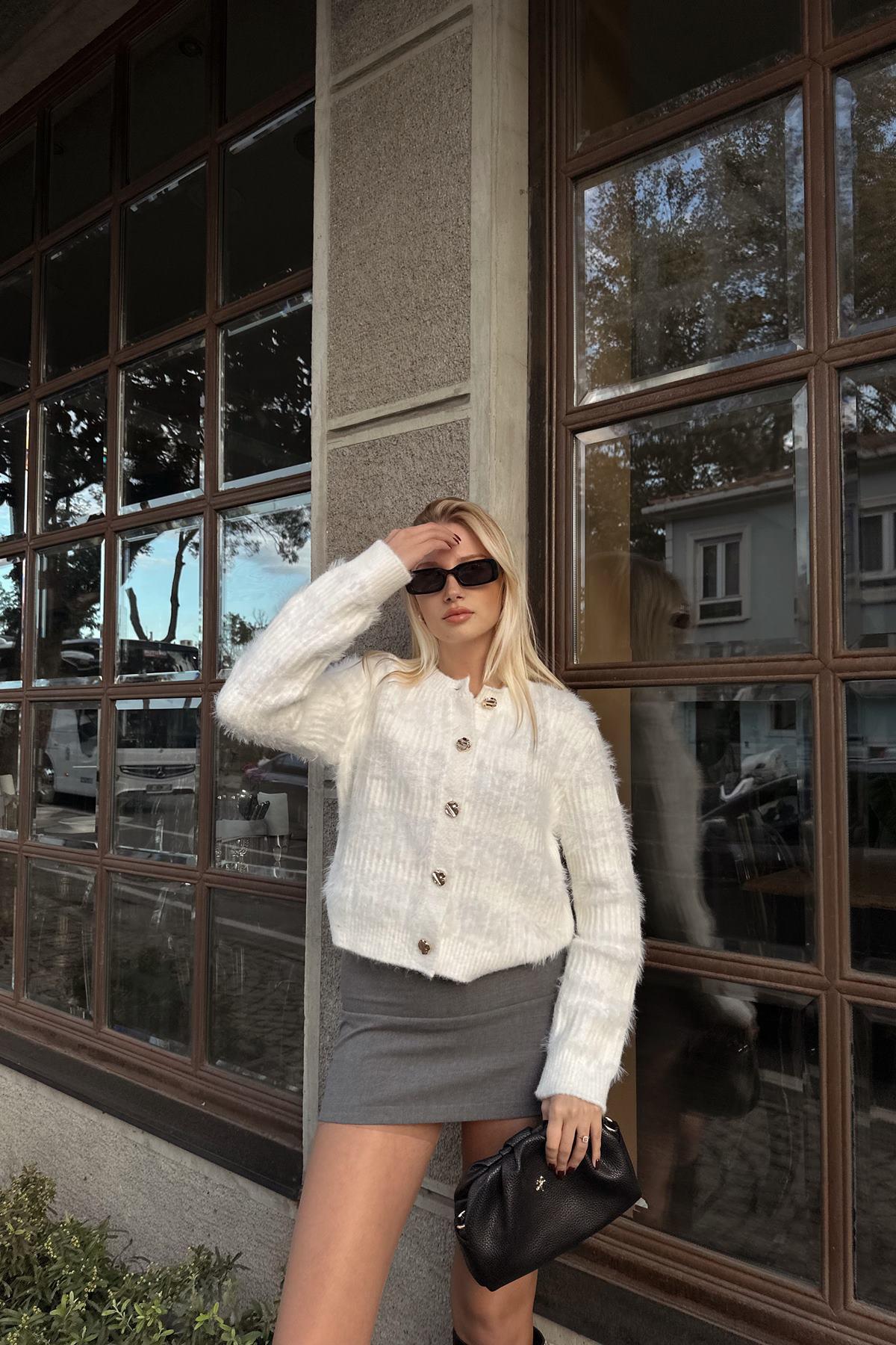 BİSİKLET YAKA YUMUŞAK DOKULU DÜĞMELİ TRIKO HIRKA