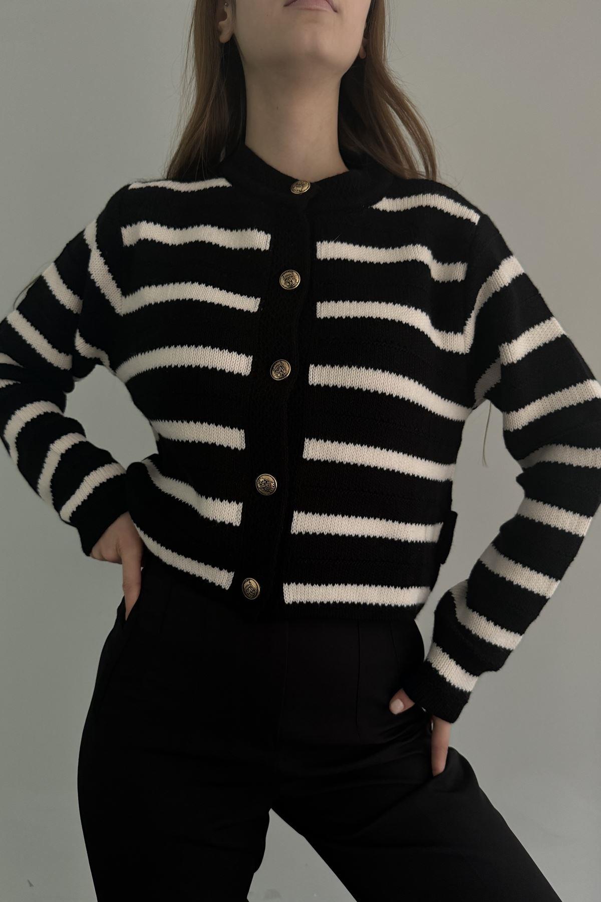 ÇİZGİ DETAY HIRKA