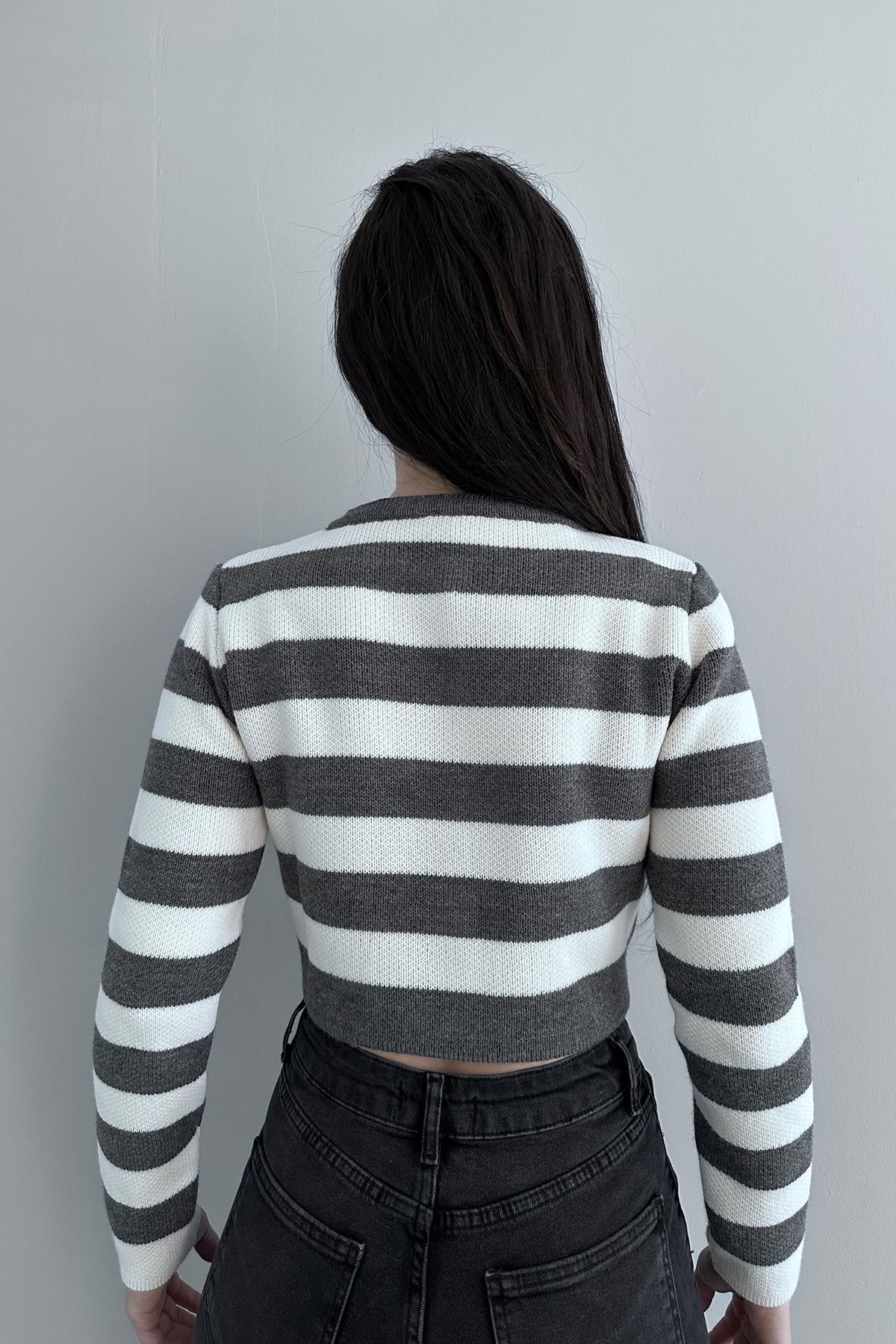 ÇİZGİLİ CROP HIRKA