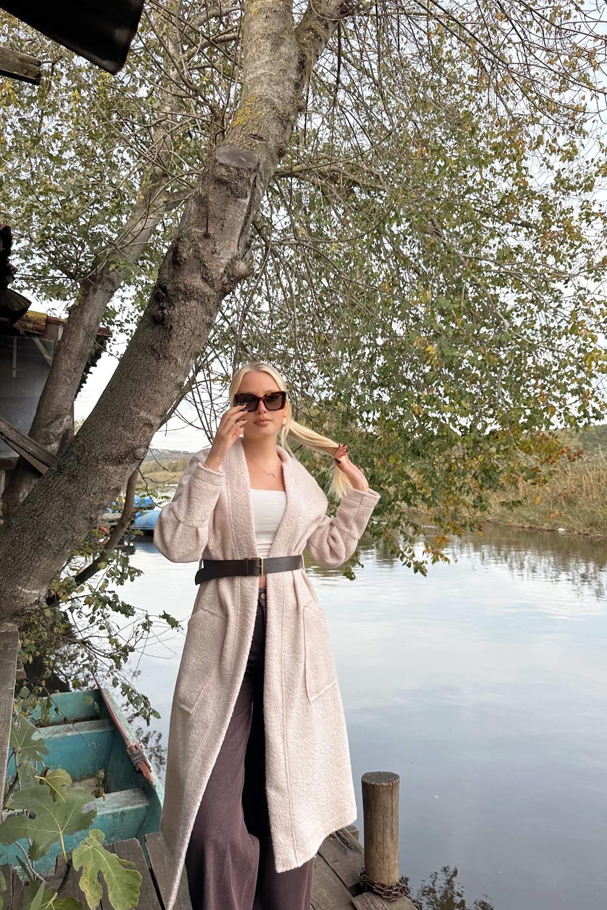 KEMER DETAYLI UZUN YÜN HIRKA