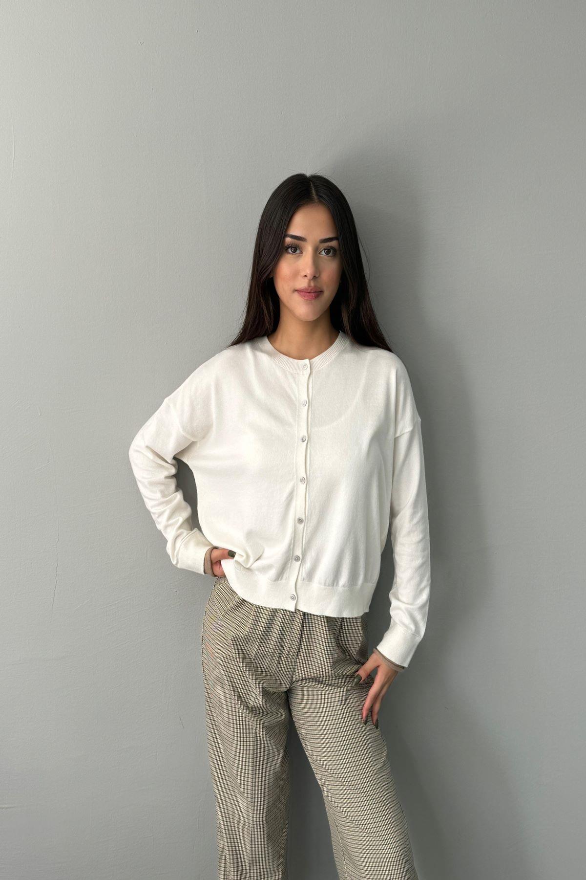 KOL GARNİLİ TRIKO HIRKA